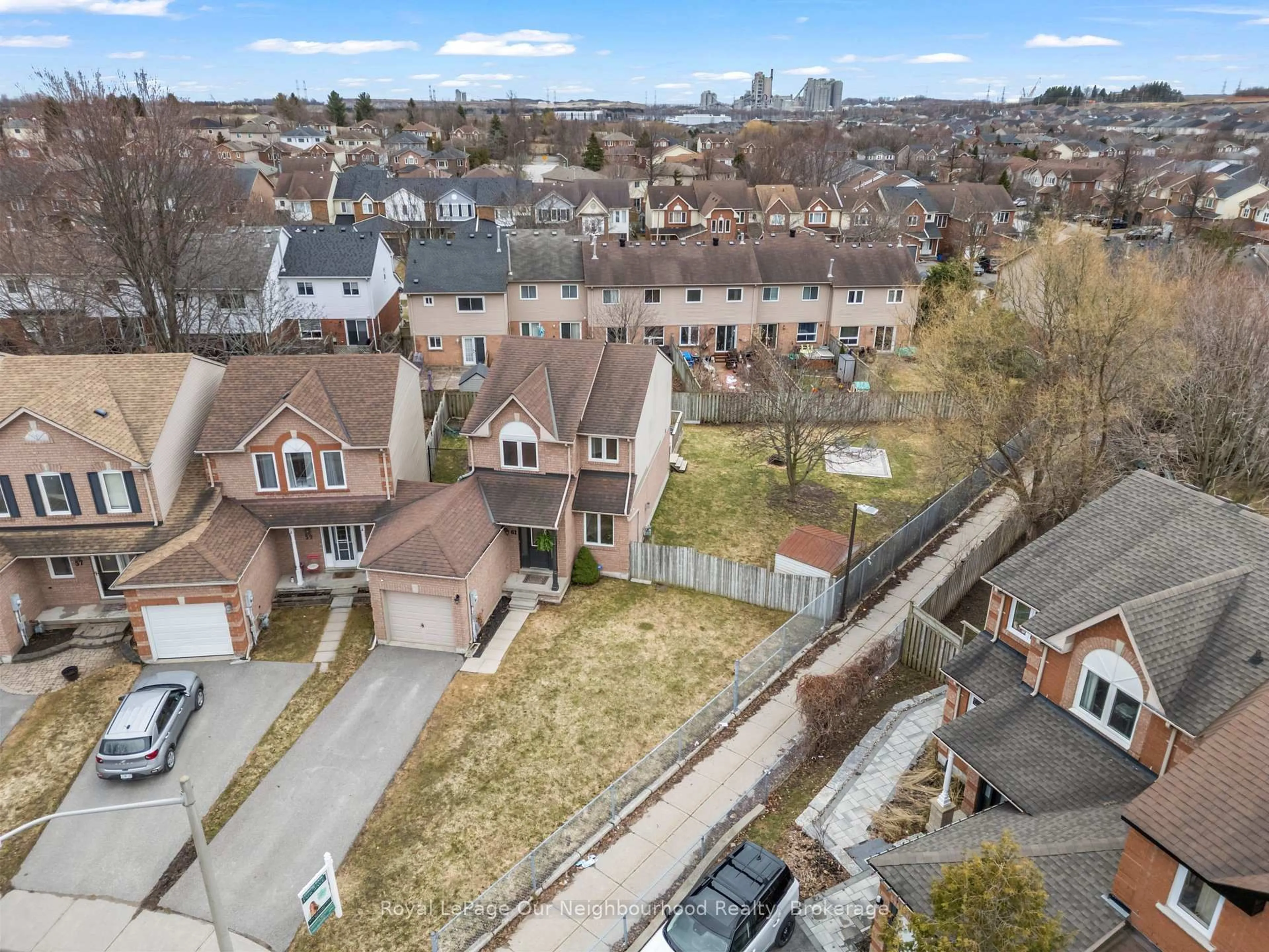 A pic from outside/outdoor area/front of a property/back of a property/a pic from drone, street for 61 Fry Cres, Clarington Ontario L1C 4Y3