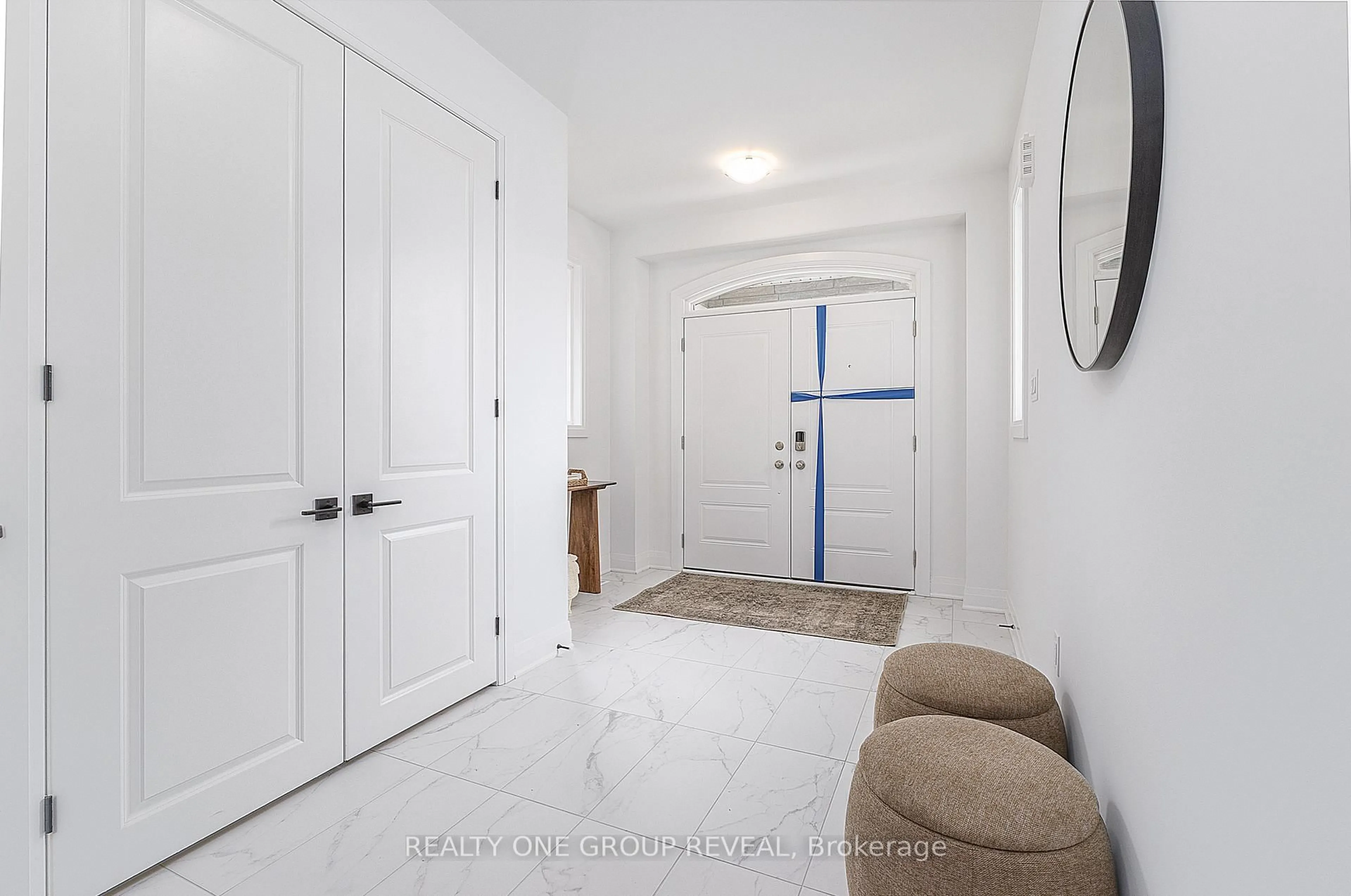 Indoor entryway for 3376 Marchington Sq, Pickering Ontario L1X 0T1