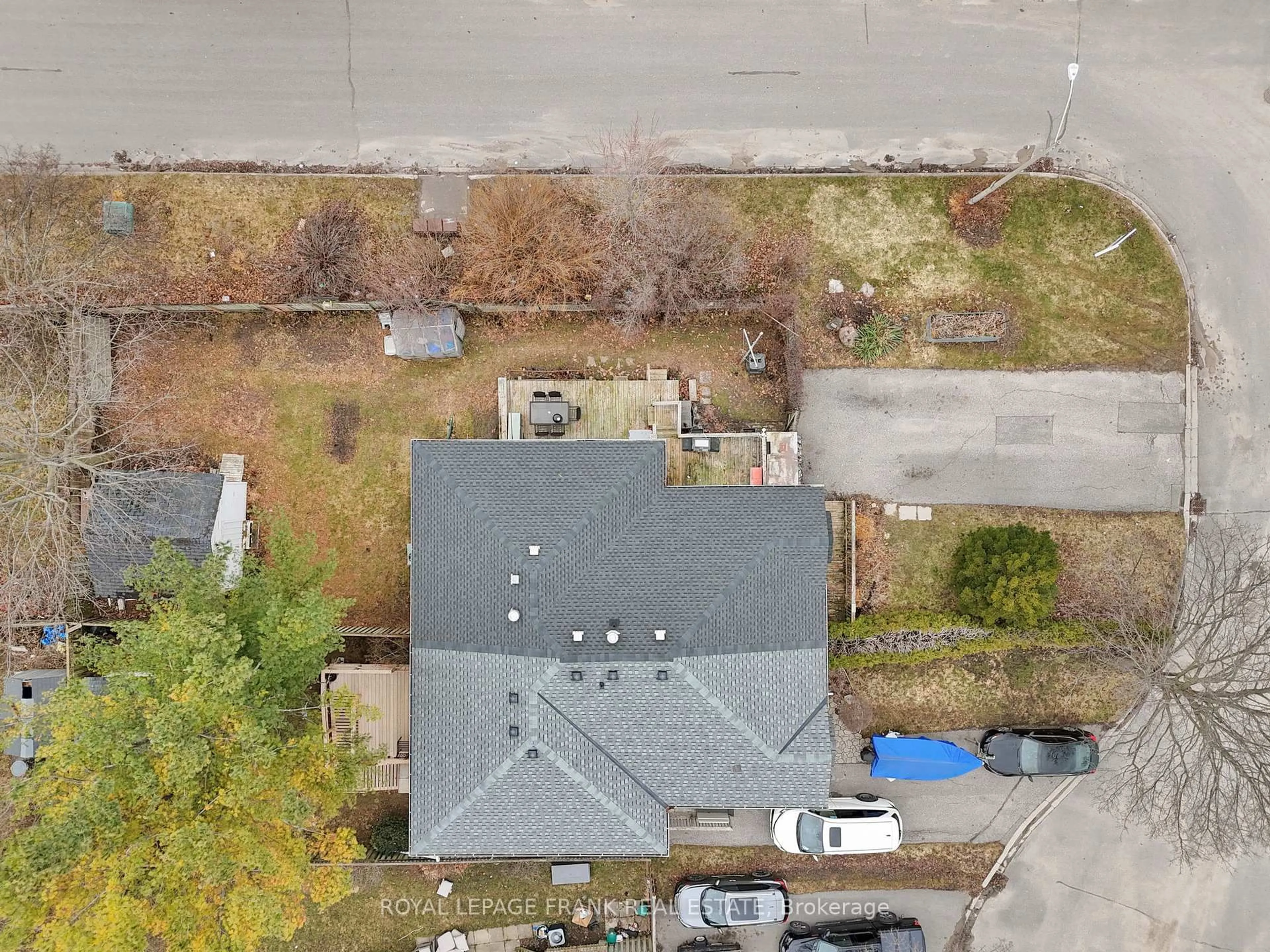 A pic from outside/outdoor area/front of a property/back of a property/a pic from drone, street for 2 Fairbairn Crt, Clarington Ontario L1C 4K9