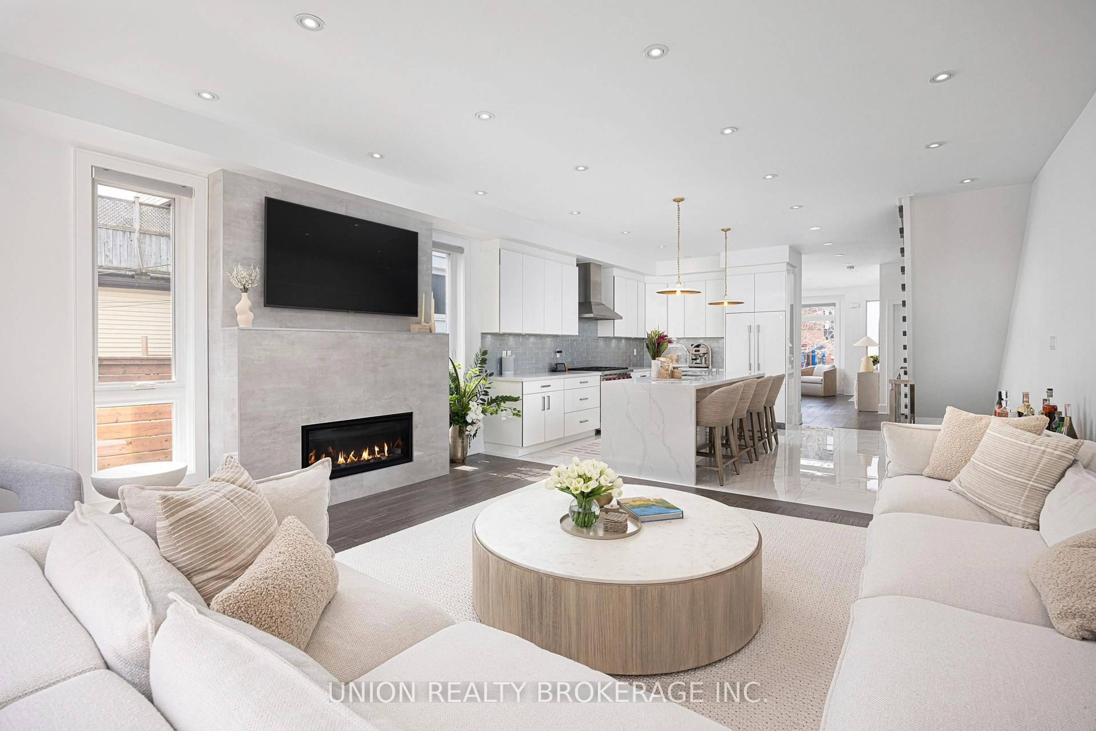 Unknown for 105 Kenilworth Ave, Toronto Ontario M4L 3S4