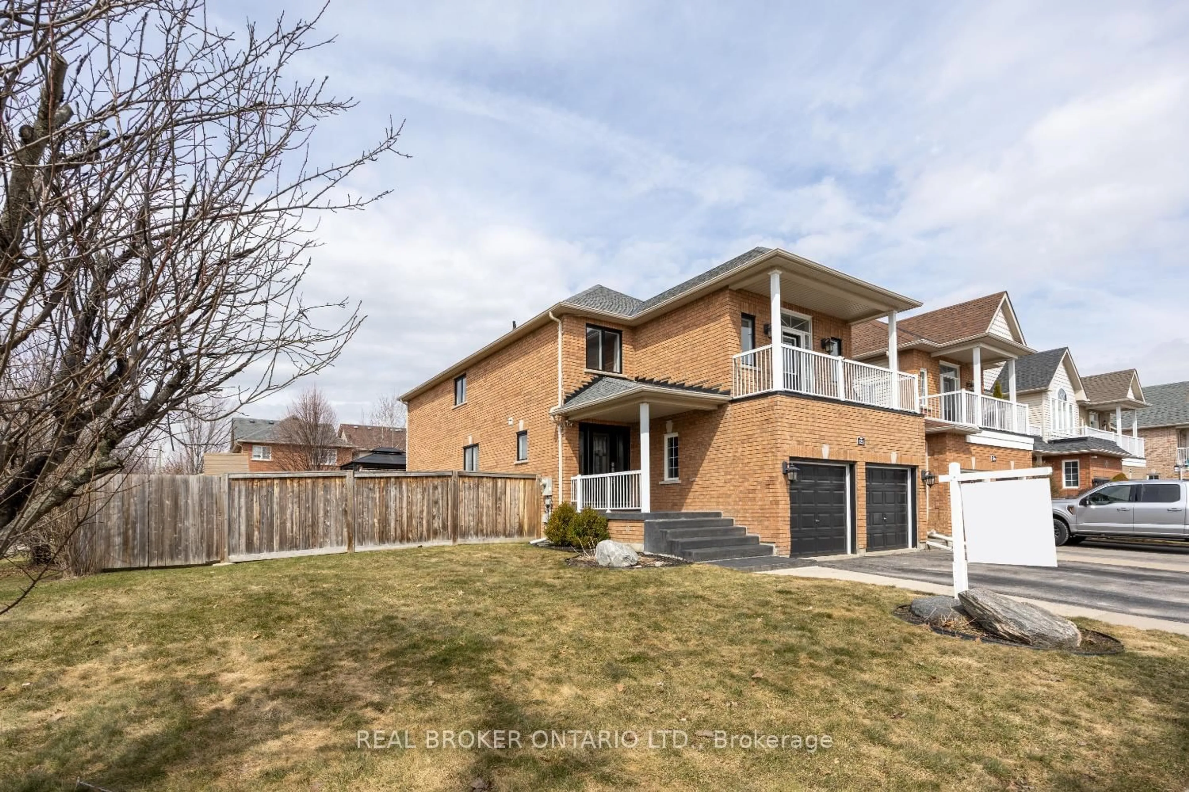 Home with brick exterior material, street for 125 Hutton Pl, Clarington Ontario L1C 5K2