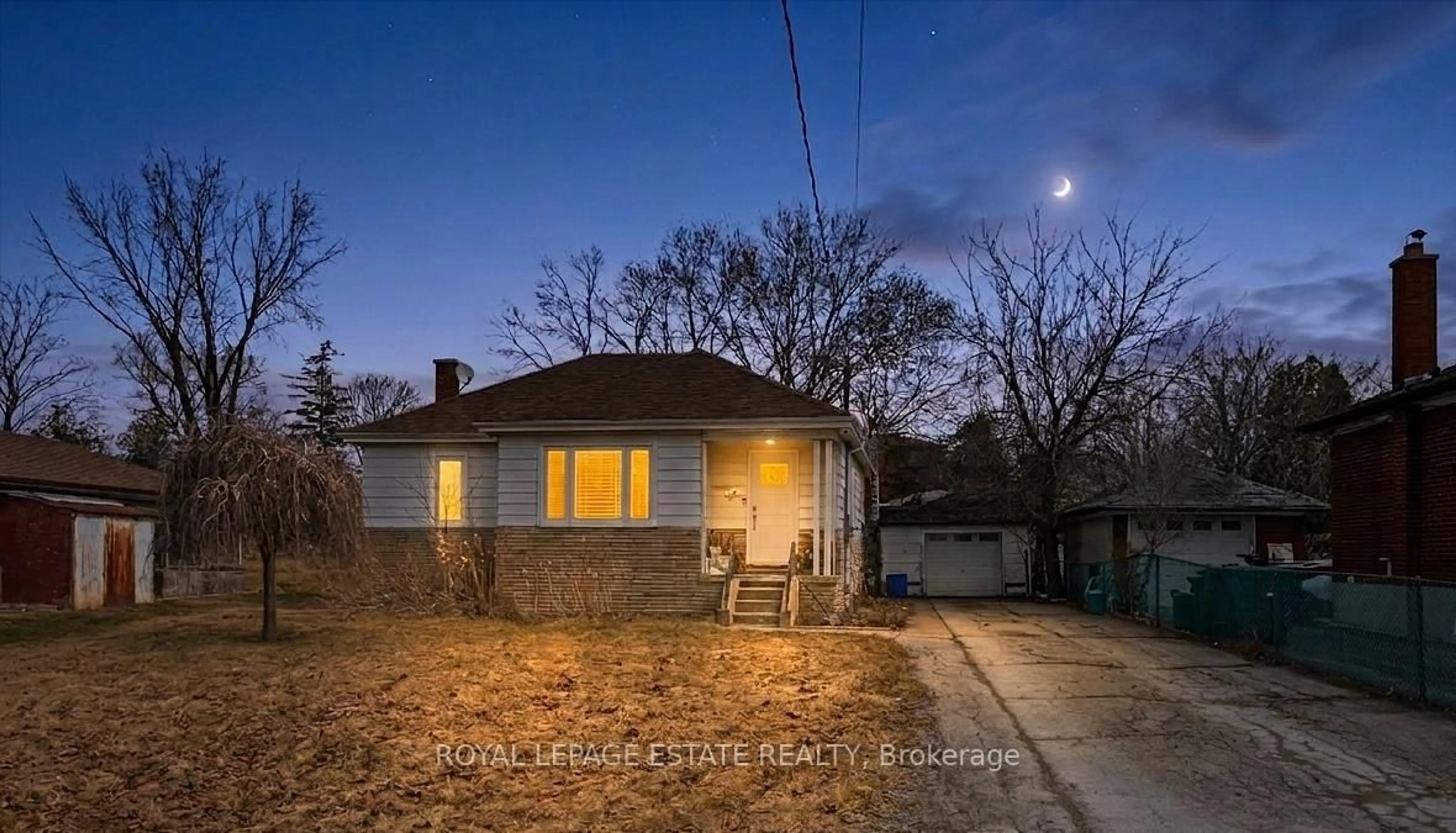 A pic from outside/outdoor area/front of a property/back of a property/a pic from drone, street for 55 Cleta Dr, Toronto Ontario M1K 3G5