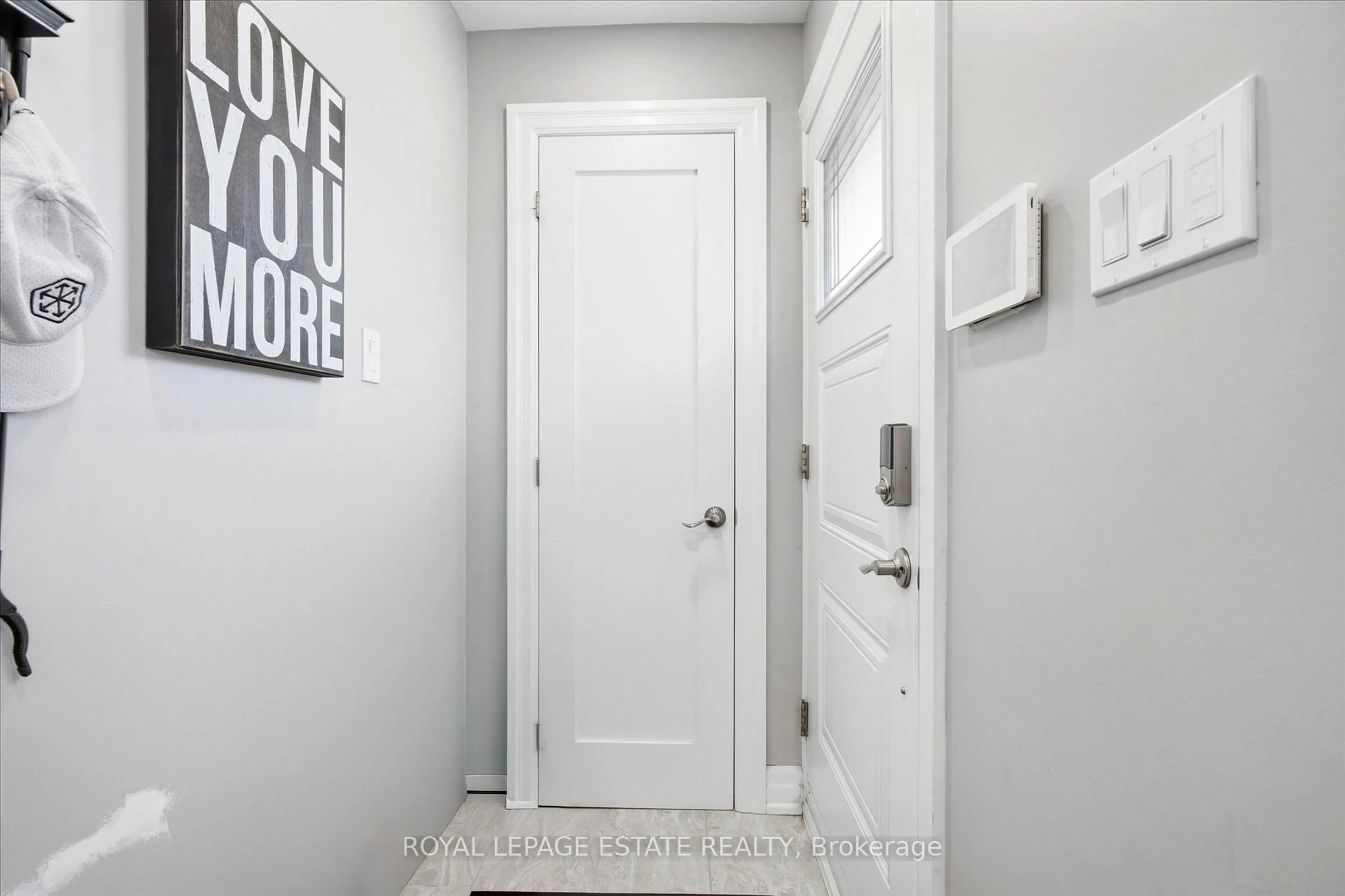 Indoor entryway for 55 Cleta Dr, Toronto Ontario M1K 3G5