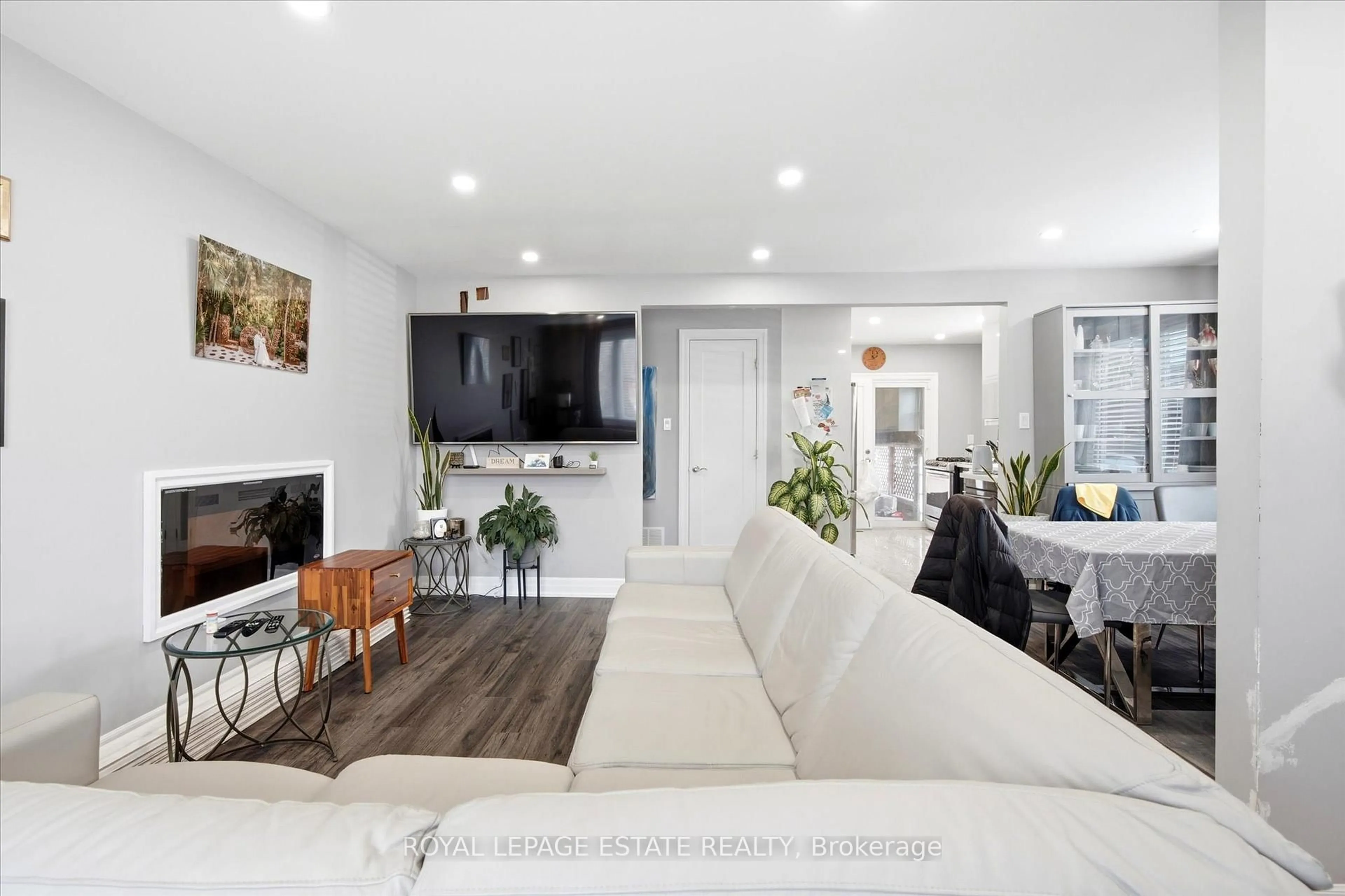 Living room with furniture, unknown for 55 Cleta Dr, Toronto Ontario M1K 3G5