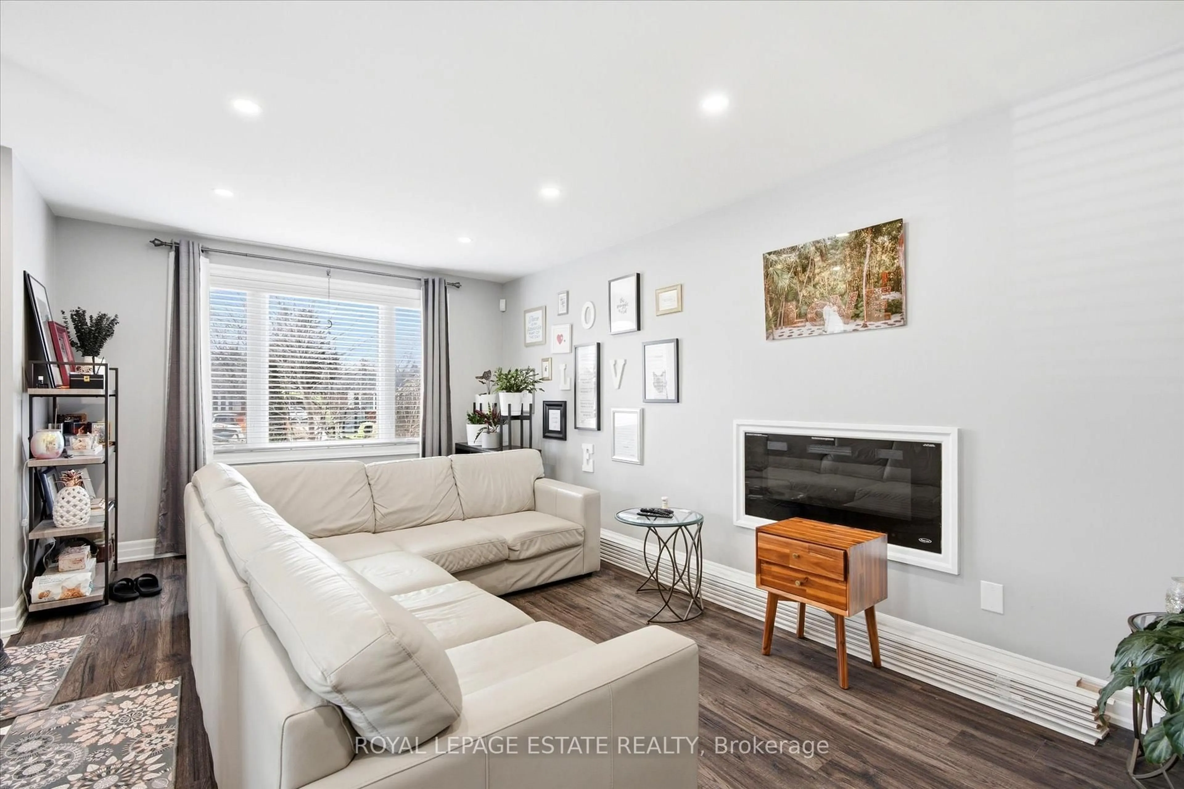 Living room with furniture, wood/laminate floor for 55 Cleta Dr, Toronto Ontario M1K 3G5