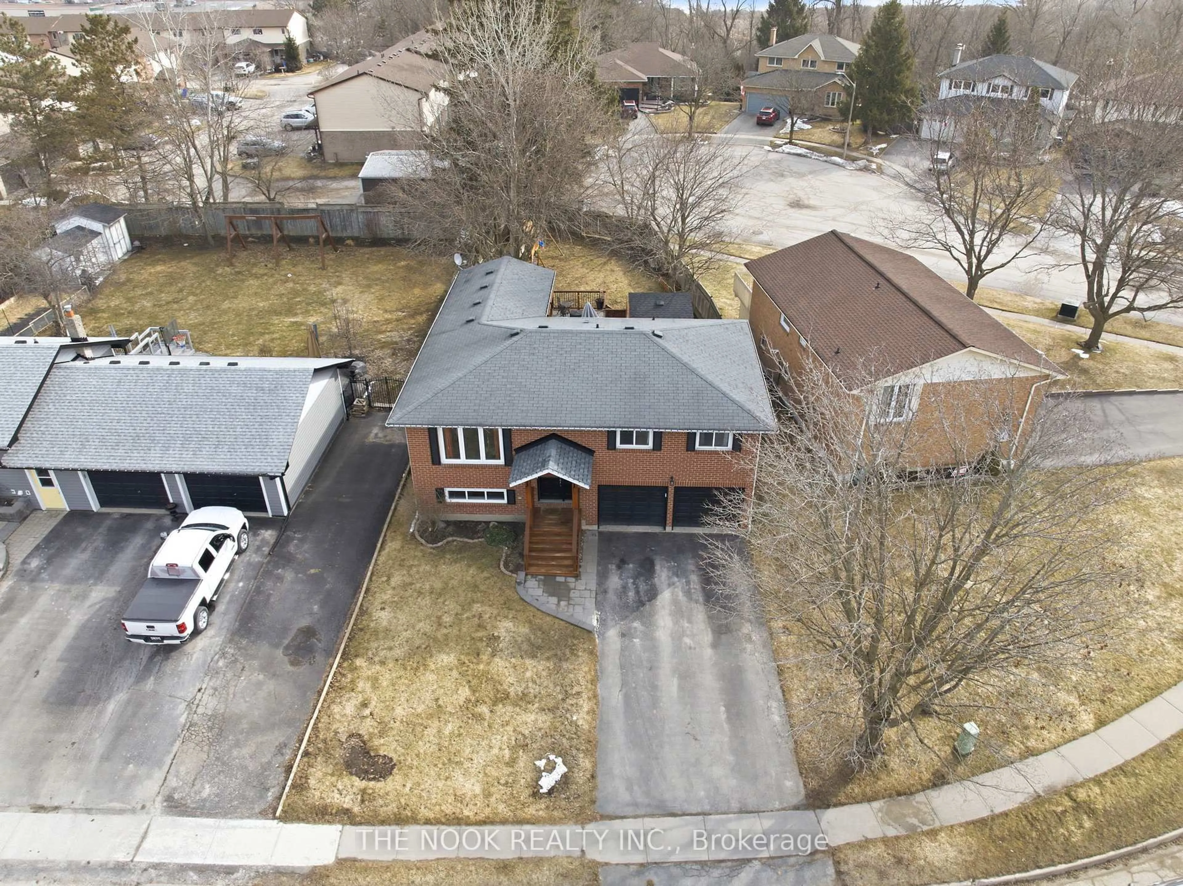 A pic from outside/outdoor area/front of a property/back of a property/a pic from drone, street for 81 Carnegie St, Scugog Ontario L1C 1T8