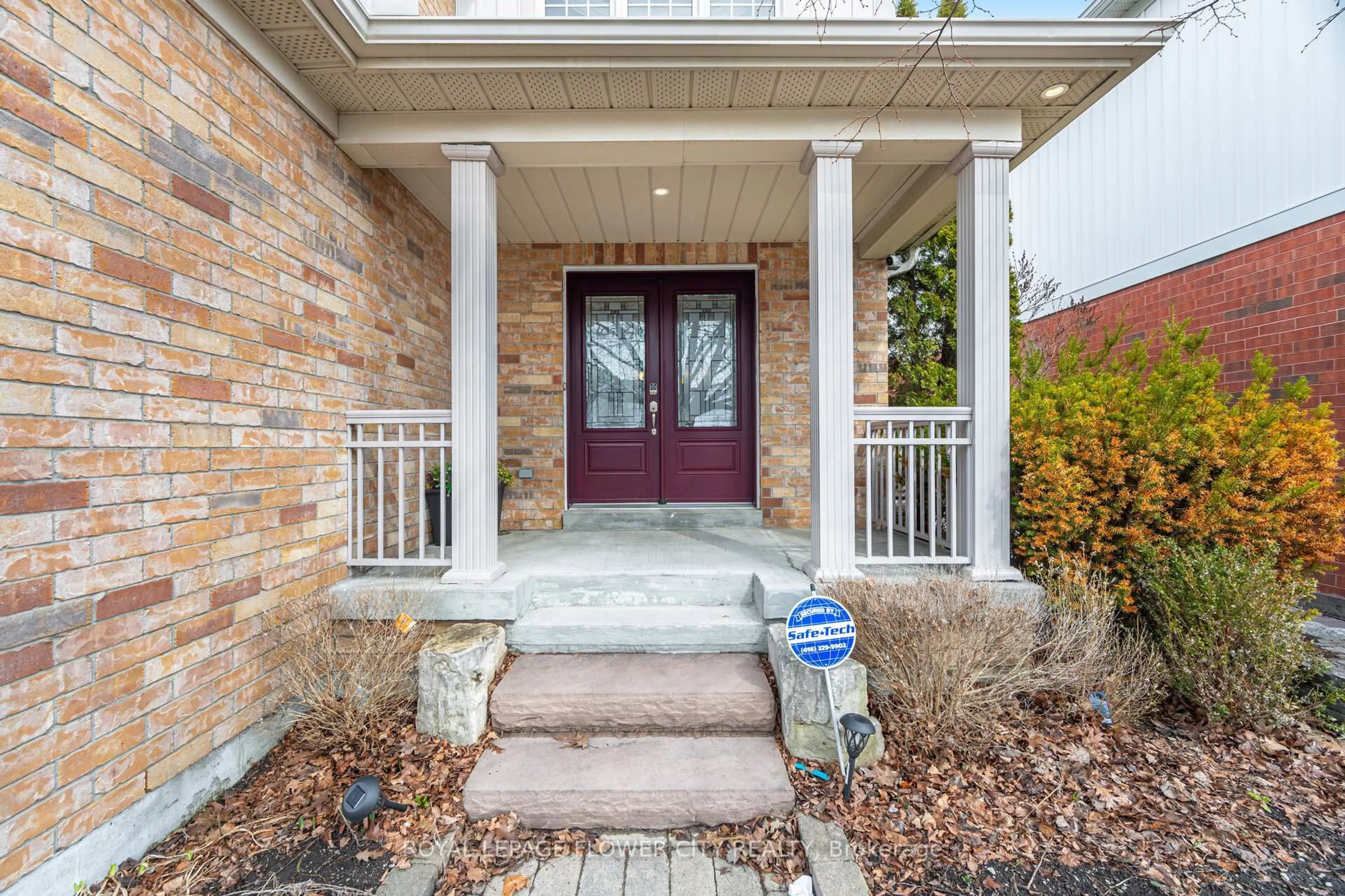 Unknown for 4 Fawcett Ave, Whitby Ontario L1R 3A1