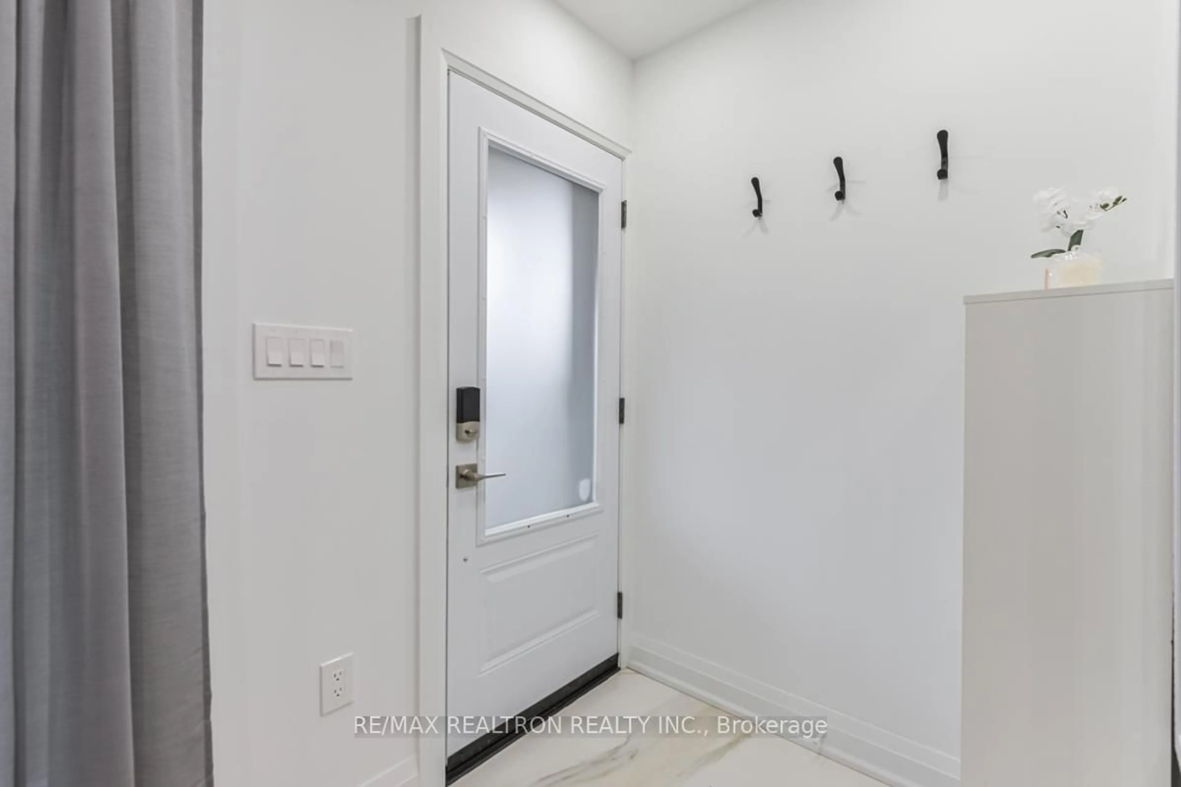 Indoor entryway for 1A Normandy Blvd, Toronto Ontario M4L 3K1