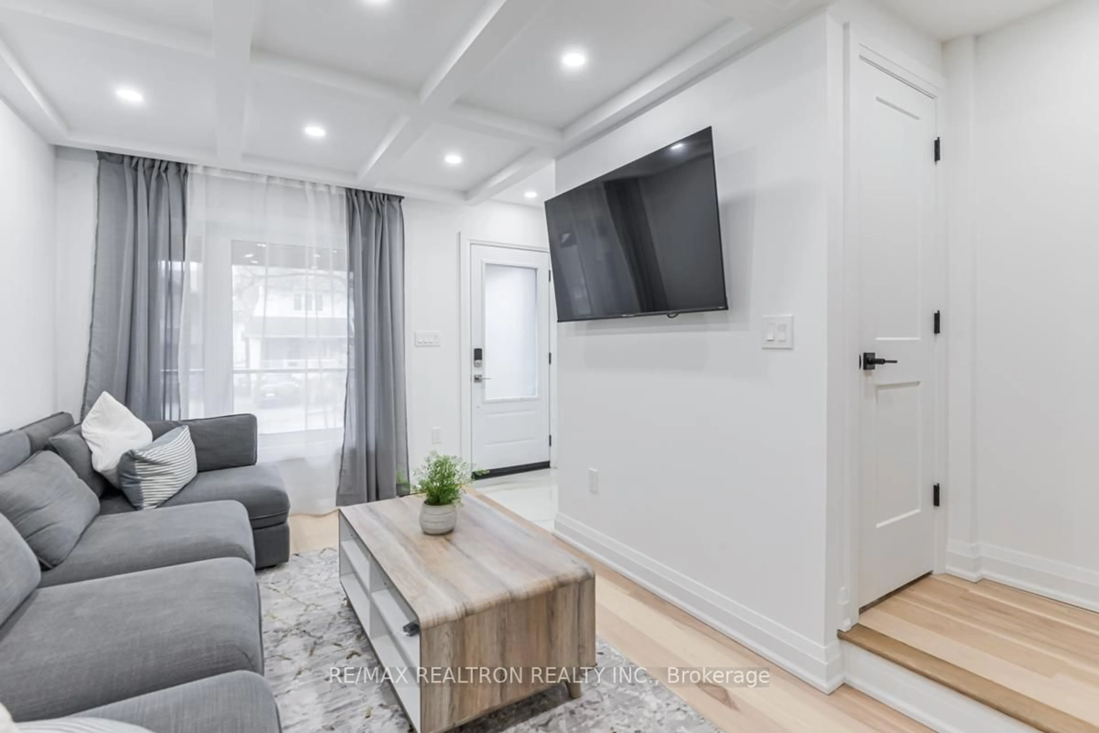 Living room with furniture, unknown for 1A Normandy Blvd, Toronto Ontario M4L 3K1