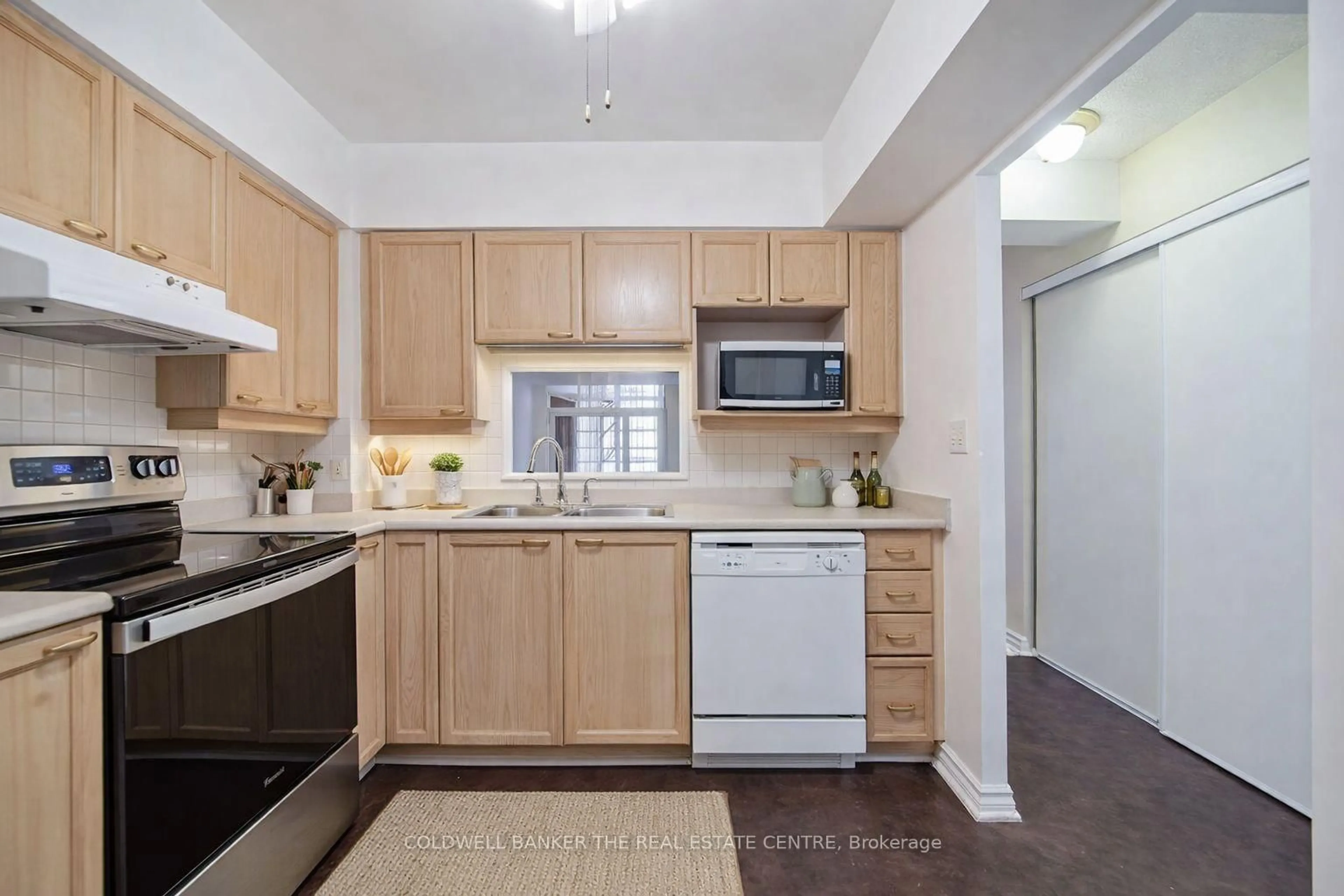 Standard kitchen, unknown for 115 Bonis Ave #408, Toronto Ontario M1T 3S4