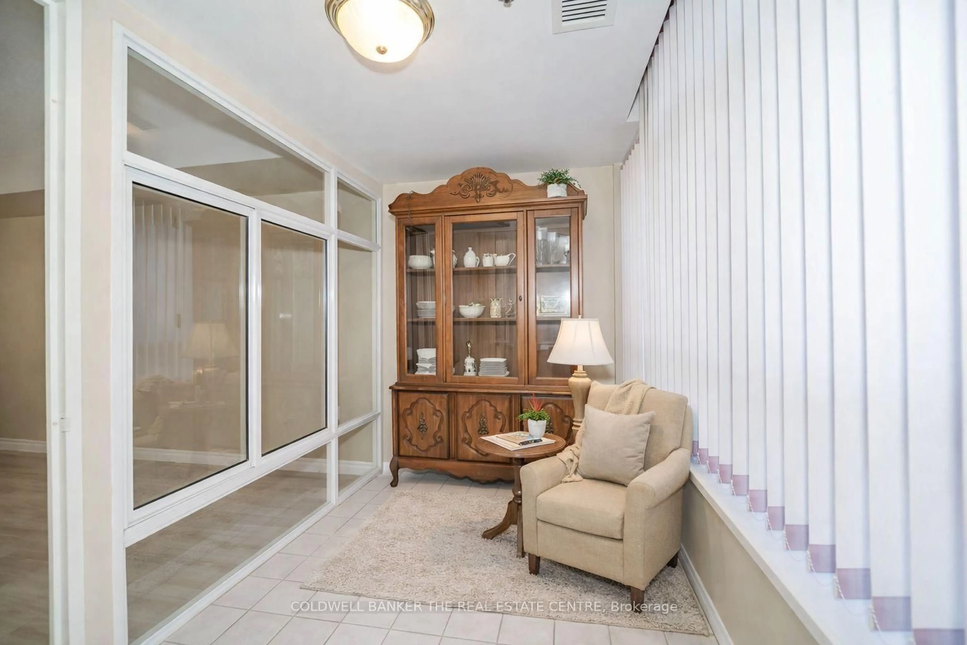 Indoor foyer for 115 Bonis Ave #408, Toronto Ontario M1T 3S4