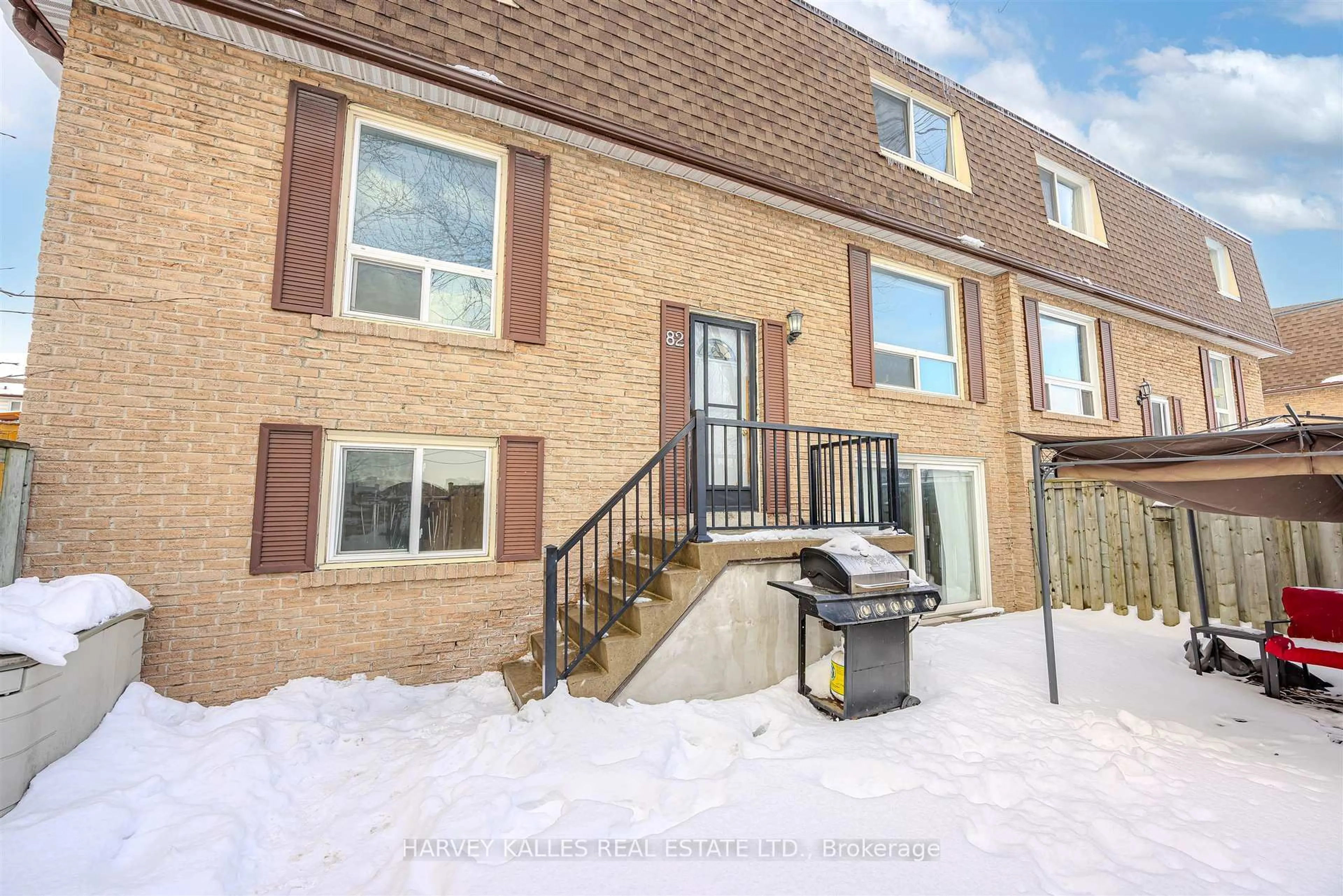Patio, street for 321 Blackthorn St #82, Oshawa Ontario L1K 1L3