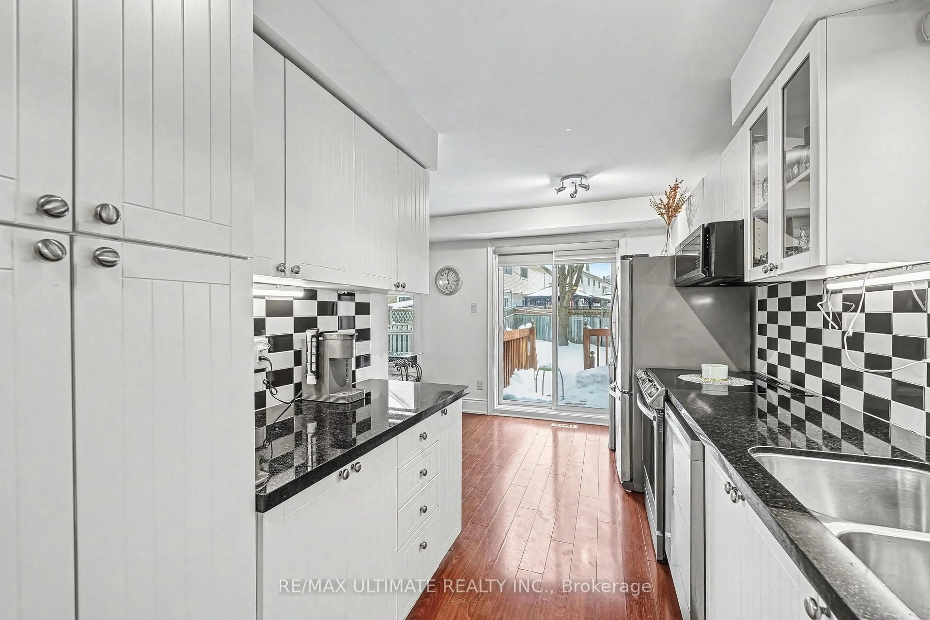 Standard kitchen, unknown for 29 Kipling Cres, Ajax Ontario L1S 5A7