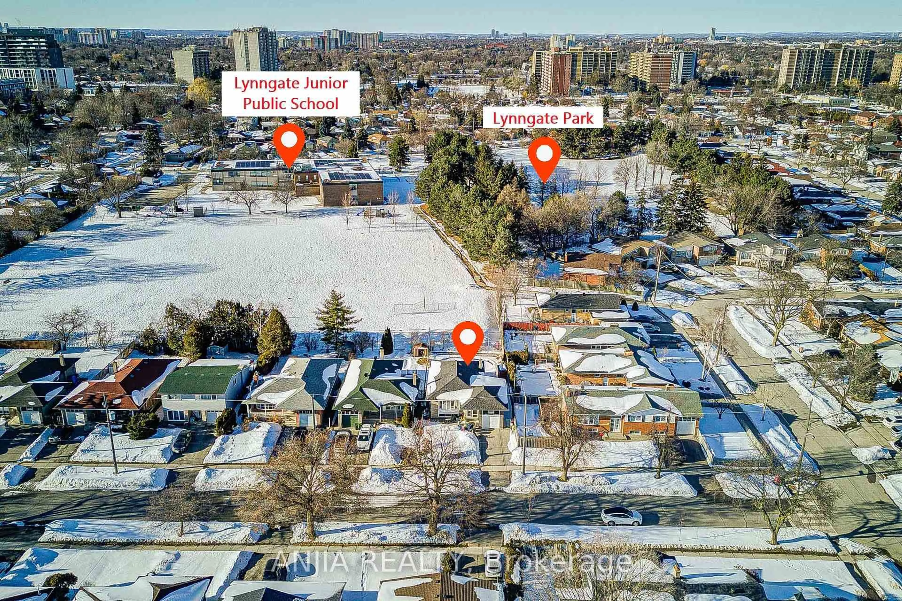 A pic from outside/outdoor area/front of a property/back of a property/a pic from drone, street for 36 Birchard St, Toronto Ontario M1T 1Z2