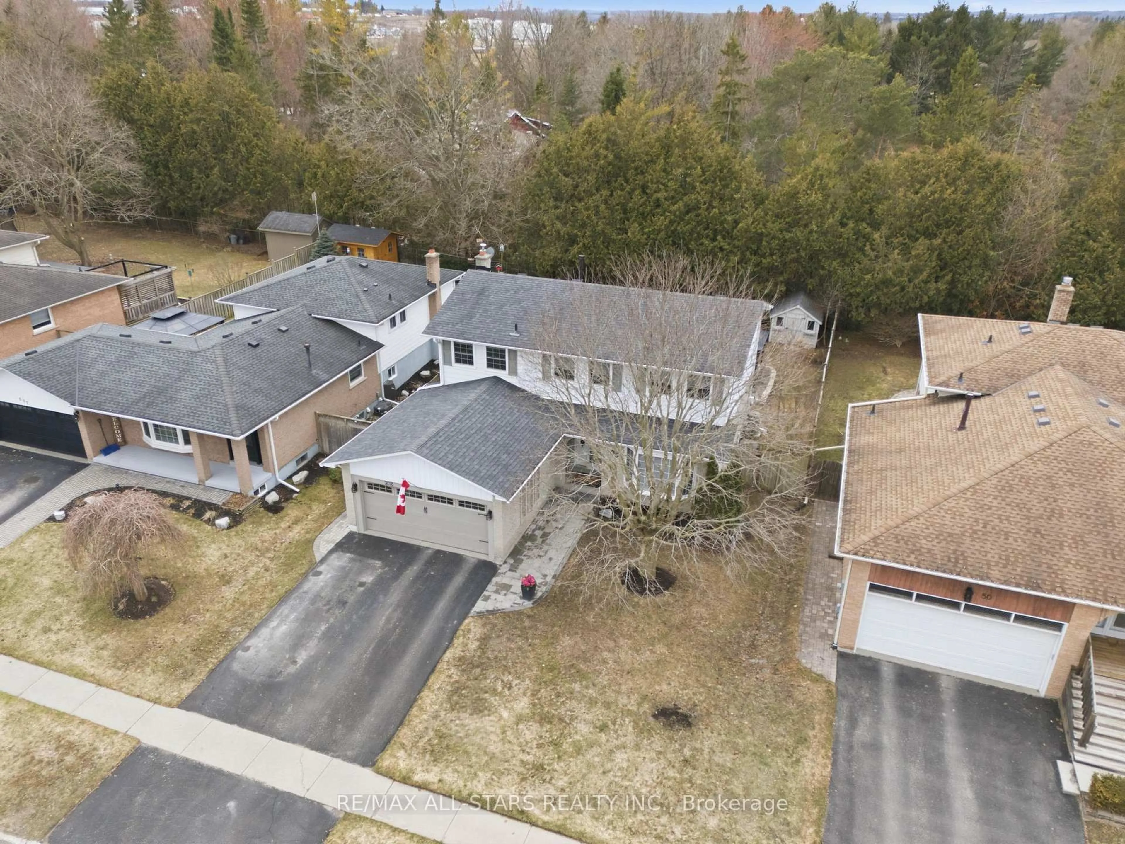A pic from outside/outdoor area/front of a property/back of a property/a pic from drone, mountain view for 595 Walsh Dr, Scugog Ontario L9L 1K6