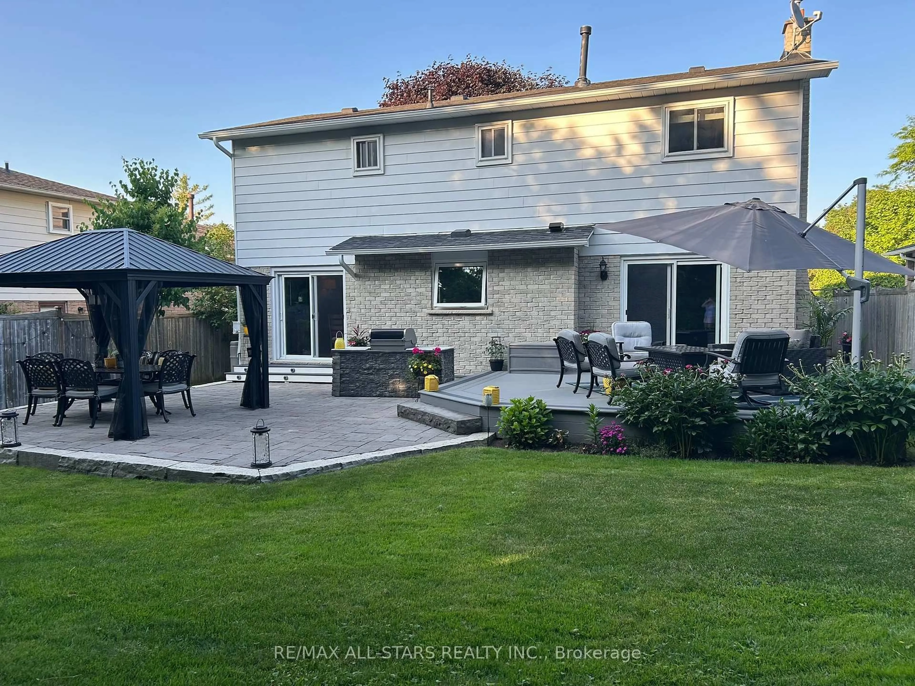 A pic from outside/outdoor area/front of a property/back of a property/a pic from drone, street for 595 Walsh Dr, Scugog Ontario L9L 1K6