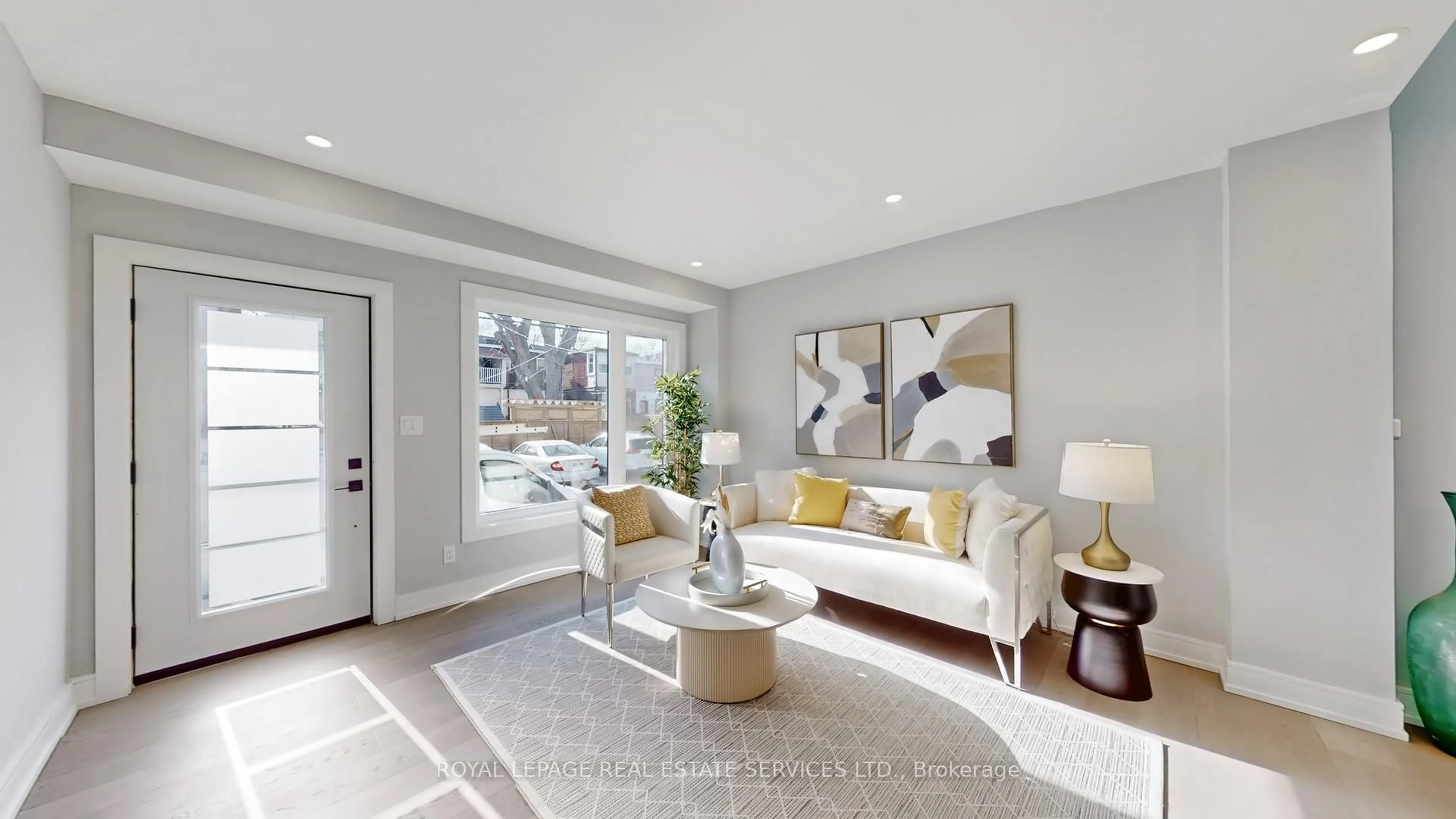 Living room with furniture, unknown for 1073 Craven Rd, Toronto Ontario M4J 4V7