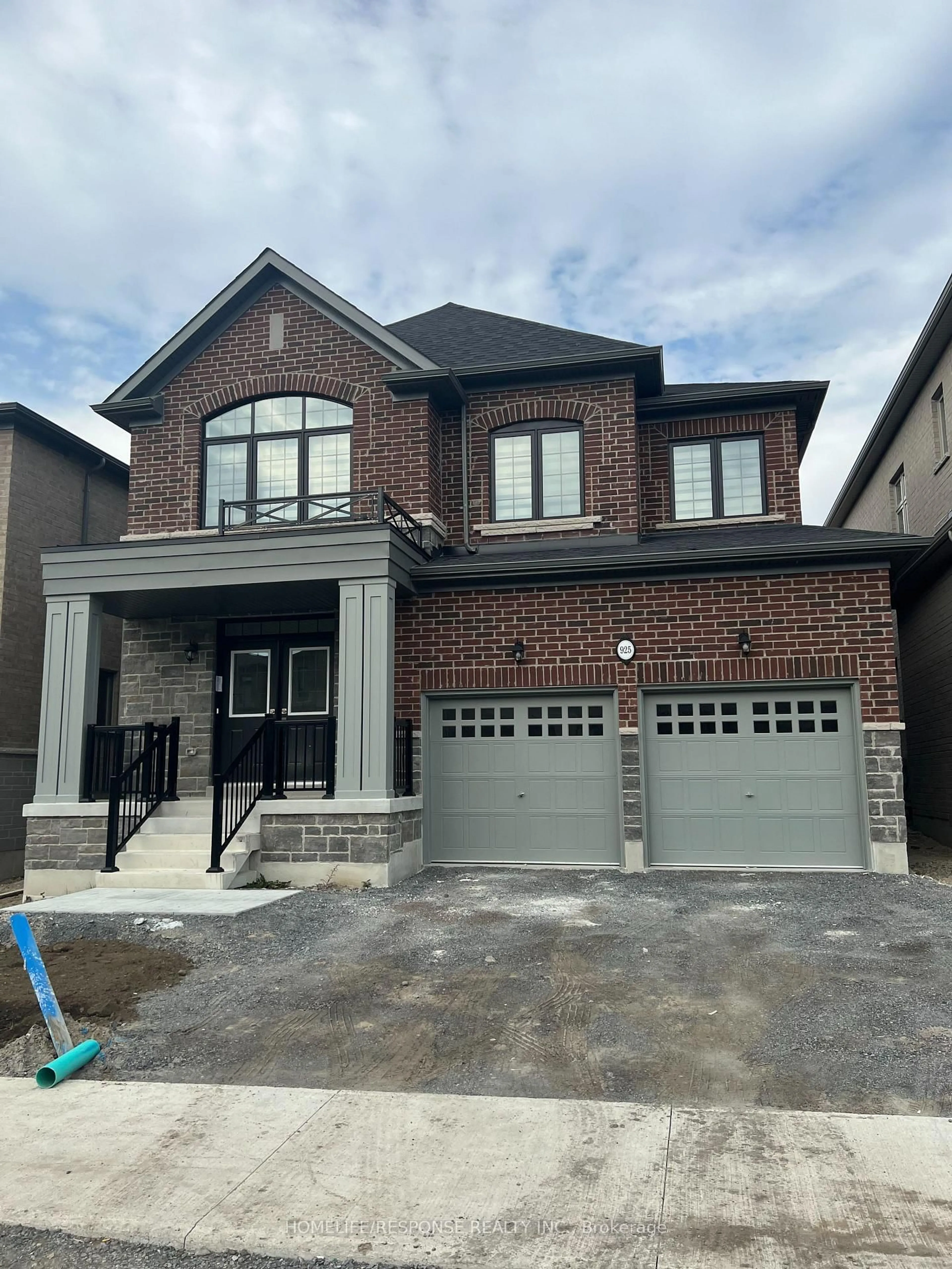 Home with brick exterior material, street for 925 REXTON Dr, Oshawa Ontario L1L 0V9