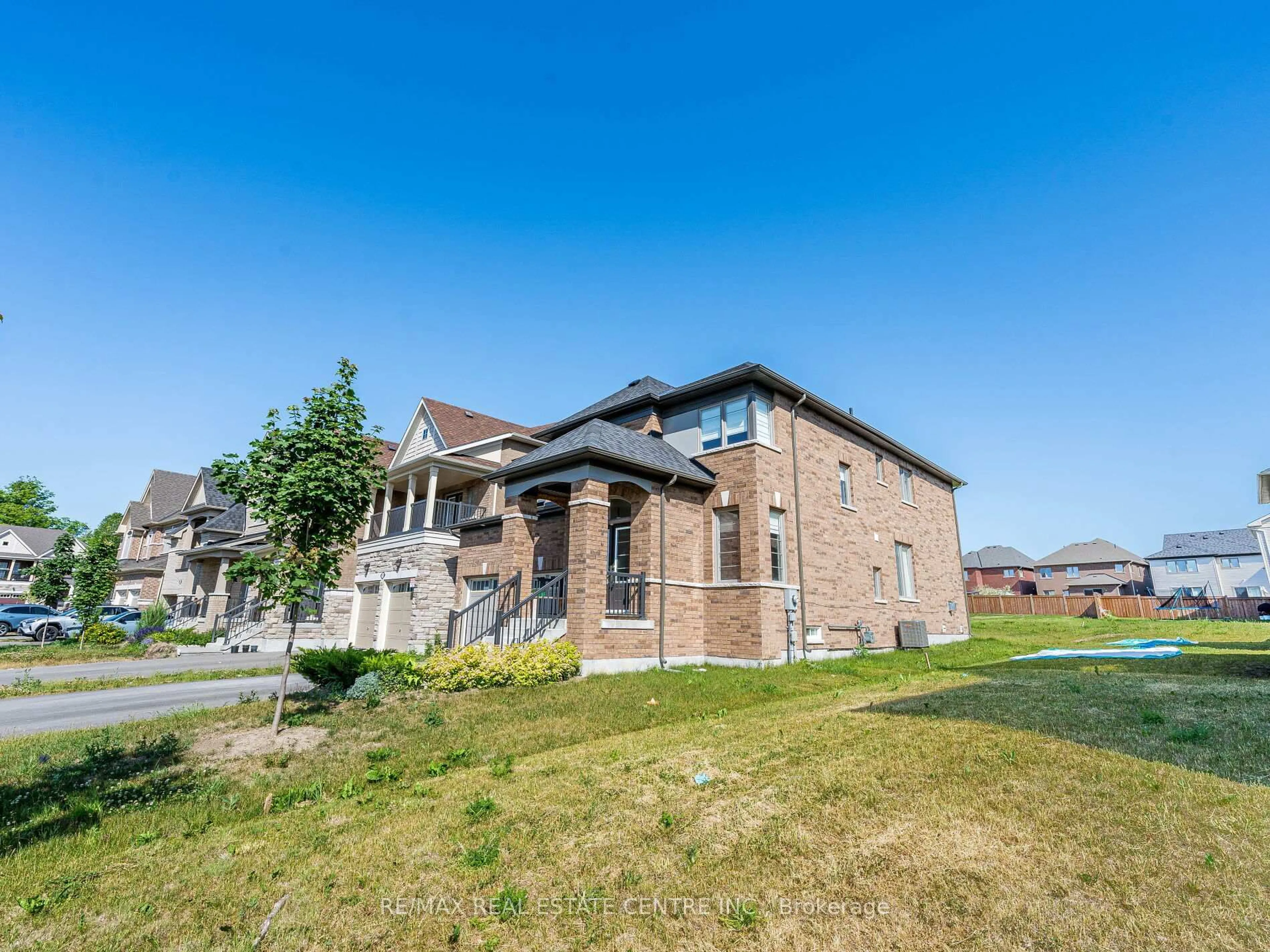 Home with brick exterior material, building for 192 Miyako Crt, Oshawa Ontario L1L 0R7