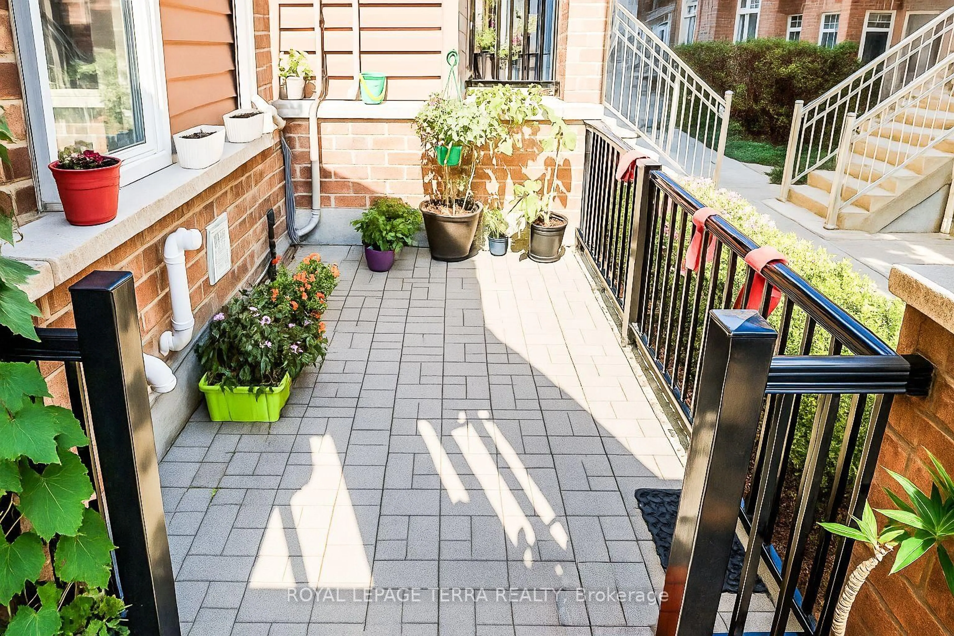 Patio, street for 2500 Hill Rise Crt #59, Oshawa Ontario L1L 0M6