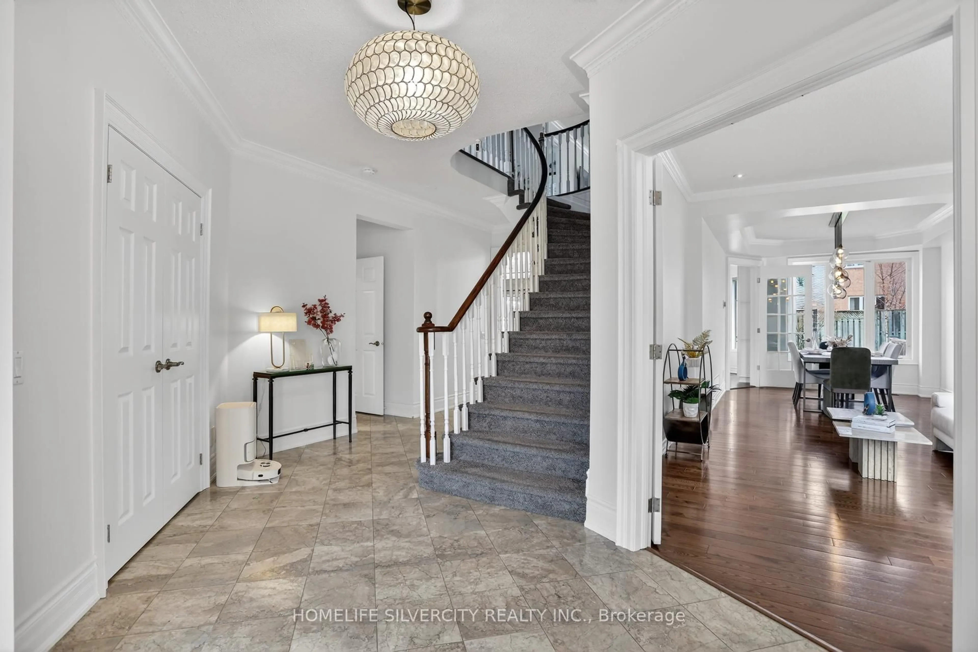 Indoor foyer for 43 Rockport Dr, Toronto Ontario M1C 5B9