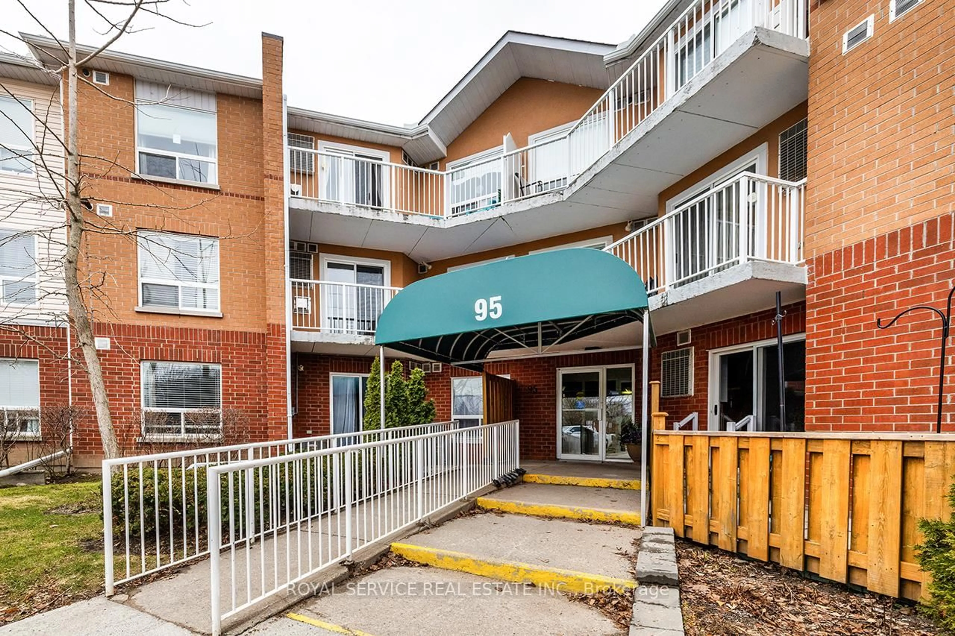 Patio, building for 95 Wellington St #208, Clarington Ontario L1C 5A1