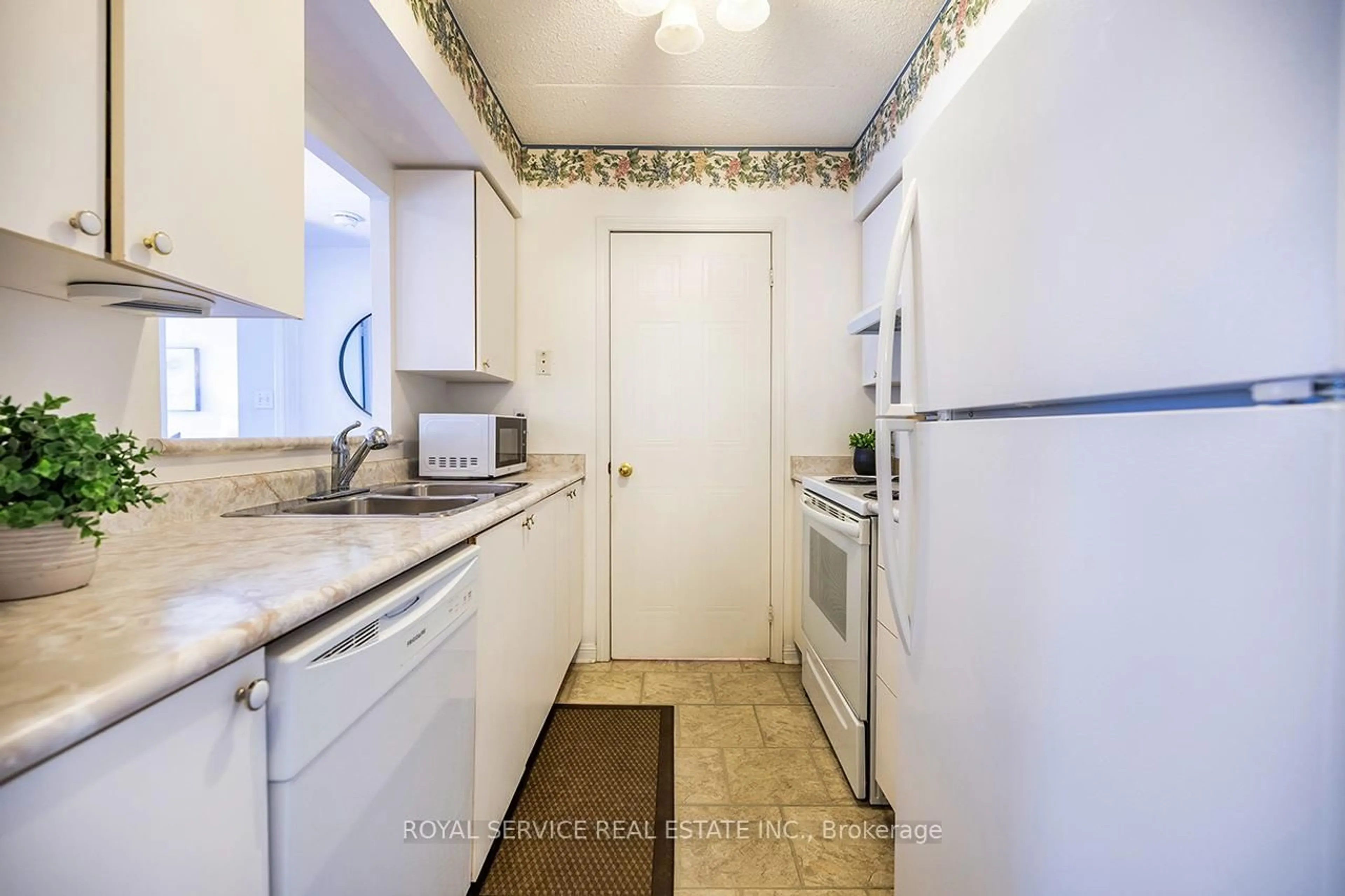 Standard kitchen, ceramic/tile floor for 95 Wellington St #208, Clarington Ontario L1C 5A1