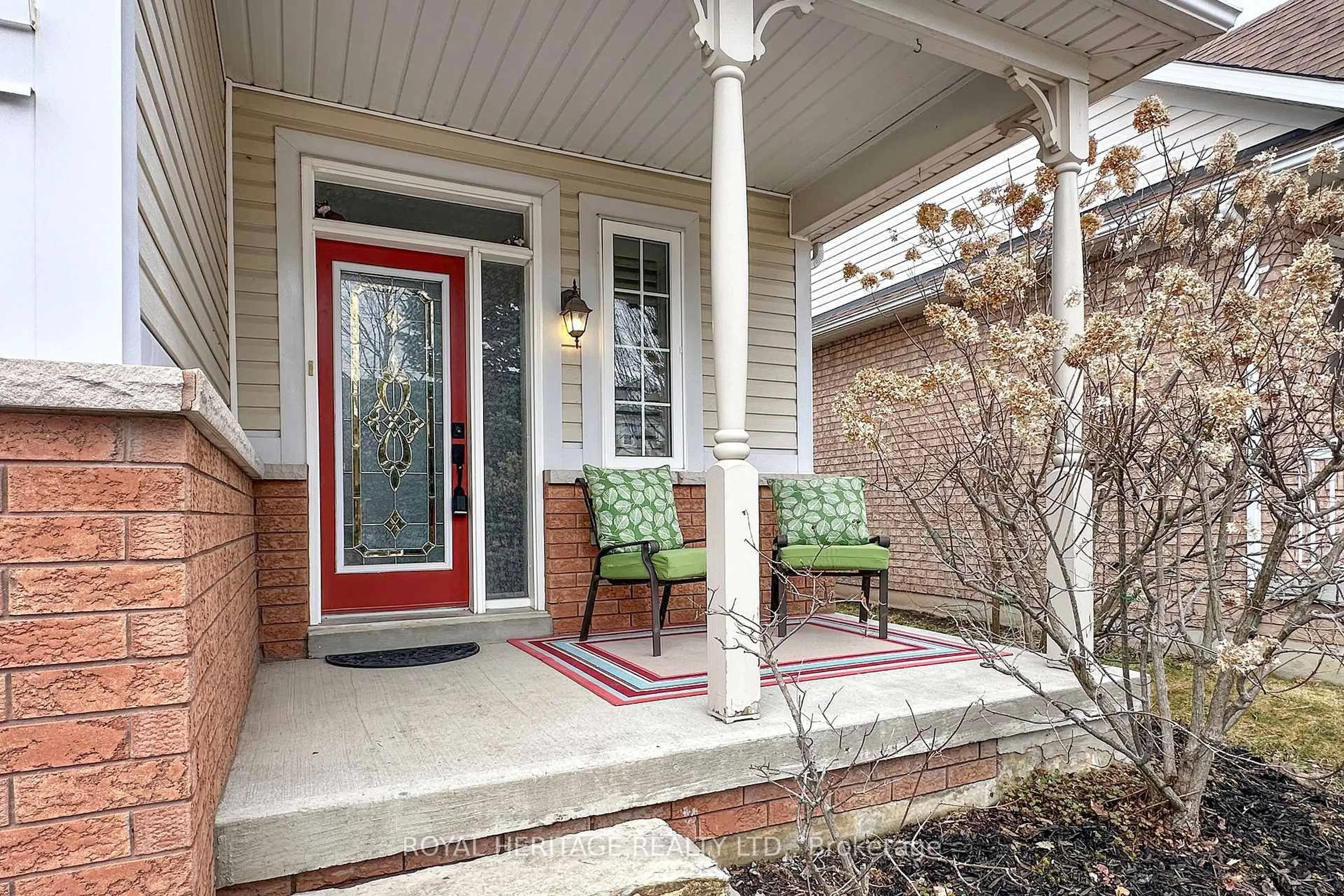 Indoor entryway for 65 Chimney Hill Way, Scugog Ontario L9L 2E1