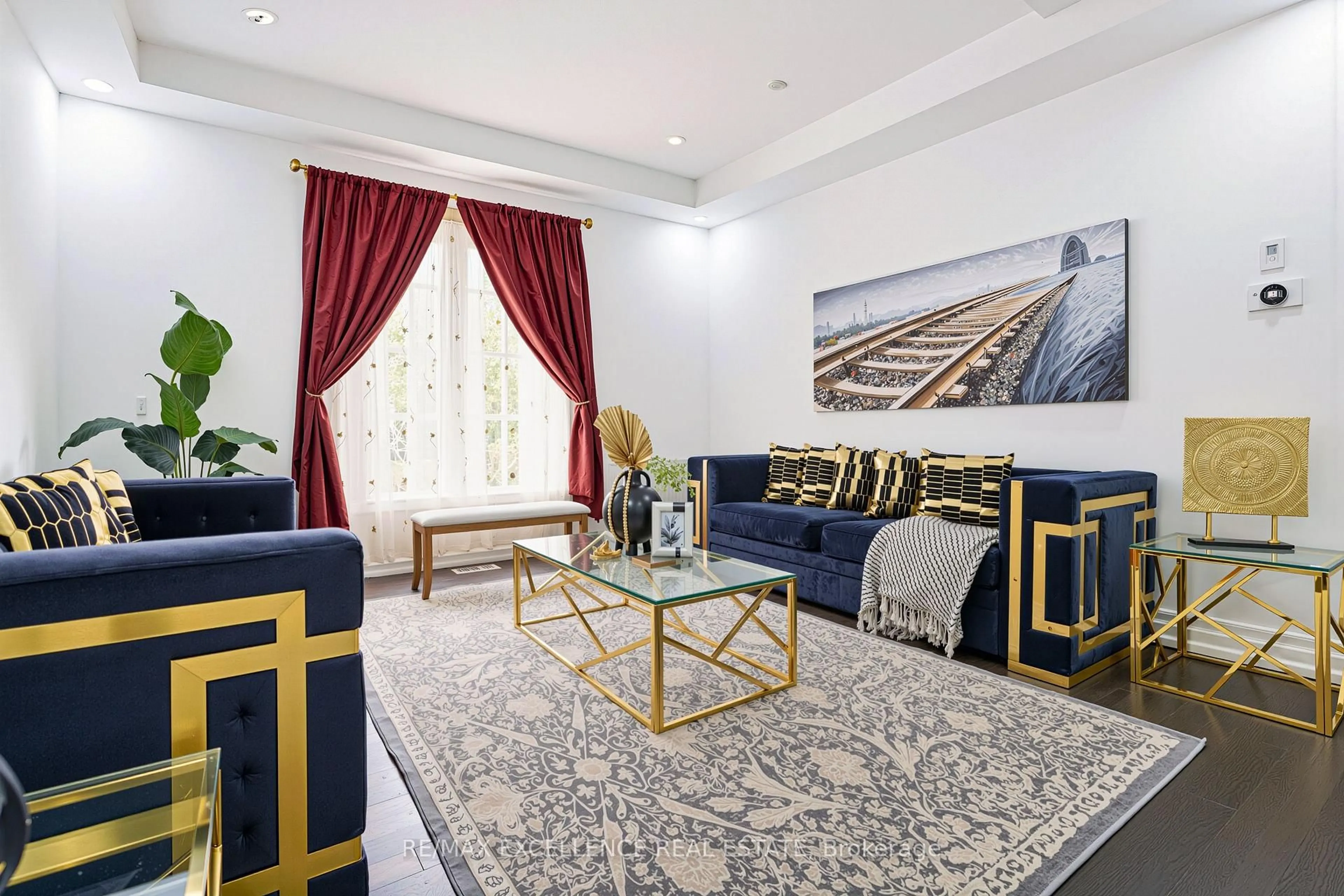 Living room with furniture, carpet floor for 10 Pennine Dr, Whitby Ontario L1P 0C3