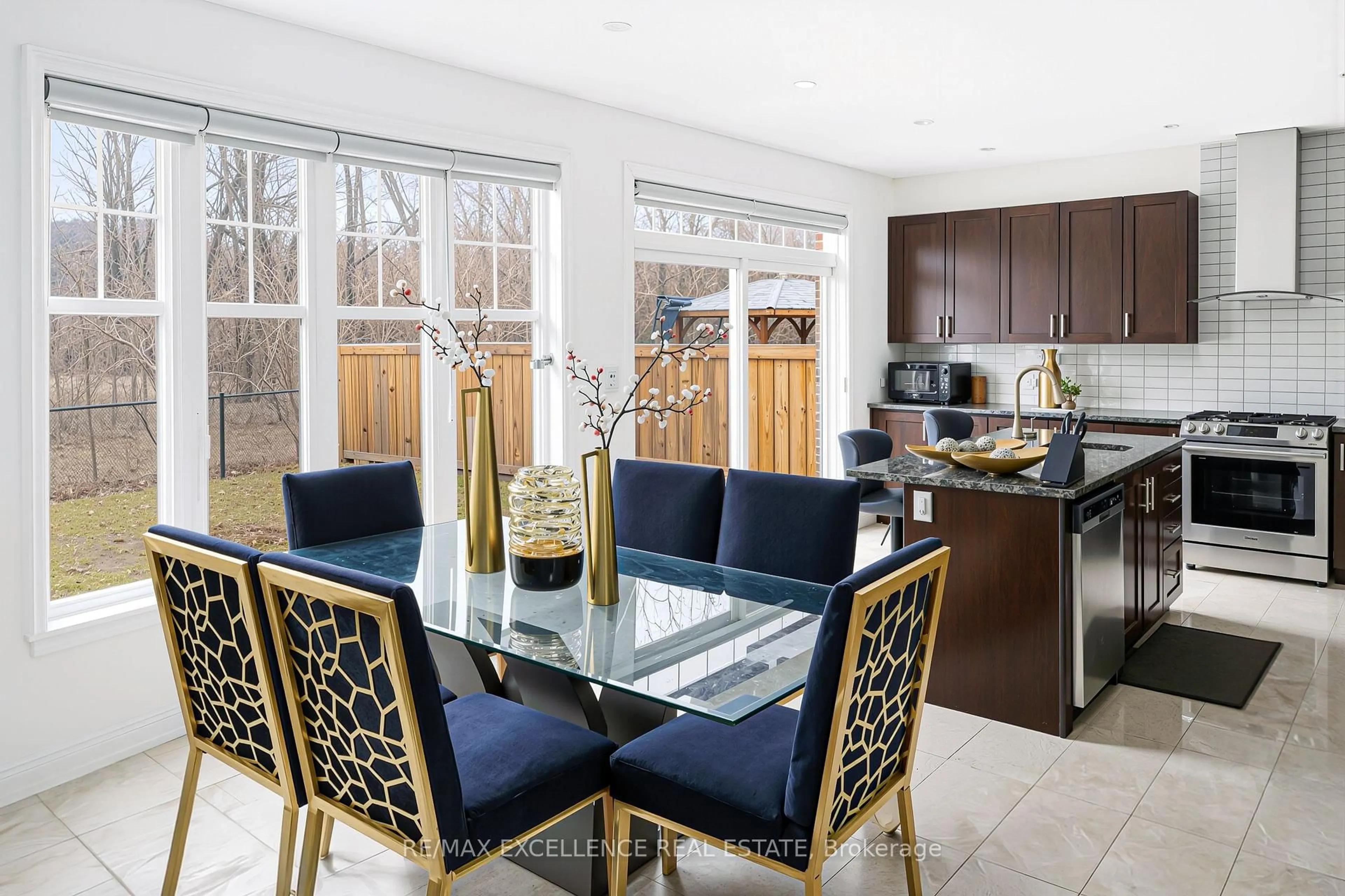 Open concept kitchen, ceramic/tile floor for 10 Pennine Dr, Whitby Ontario L1P 0C3