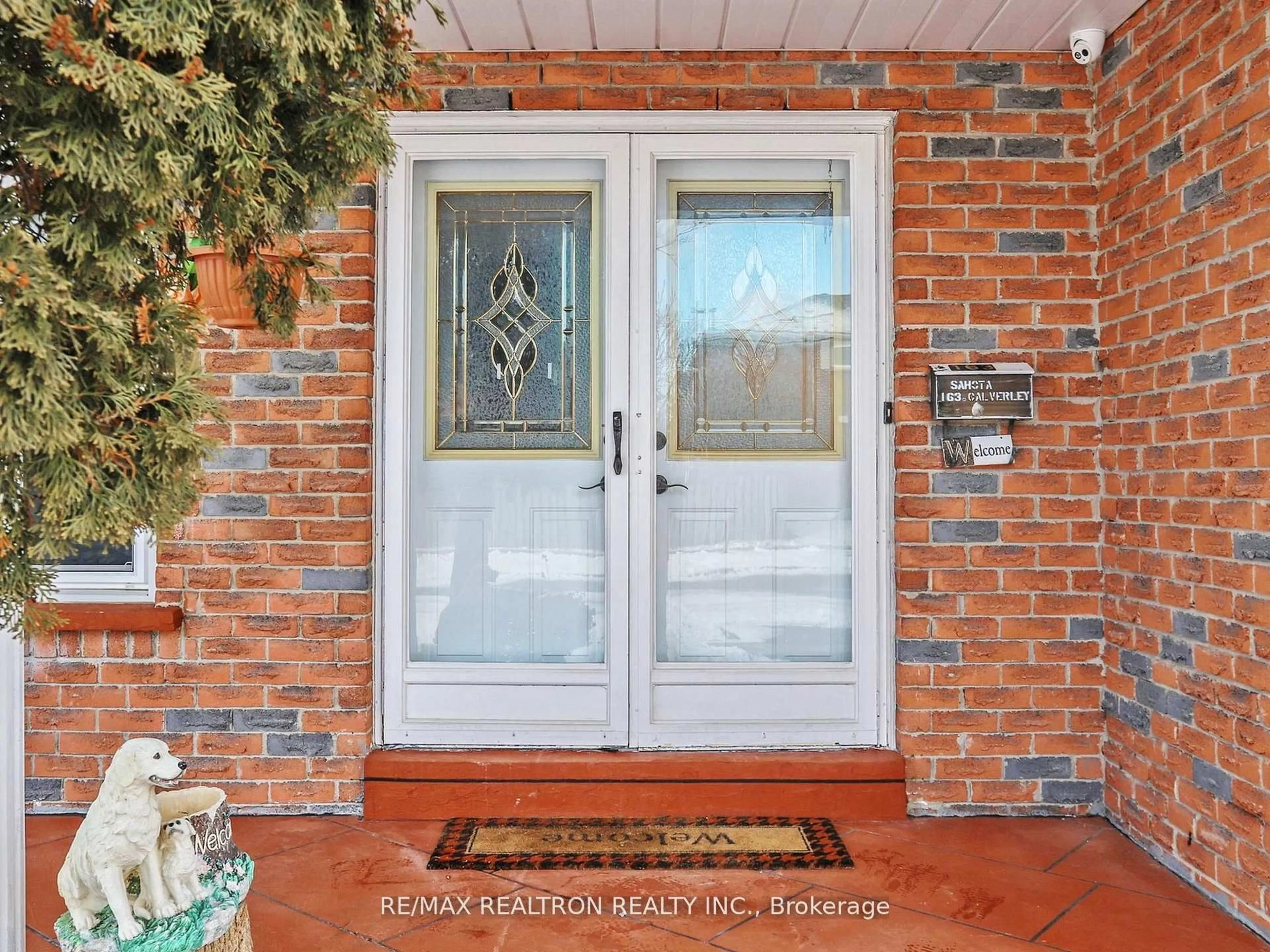 Indoor entryway for 163 Calverley Tr, Toronto Ontario M1C 3Y4