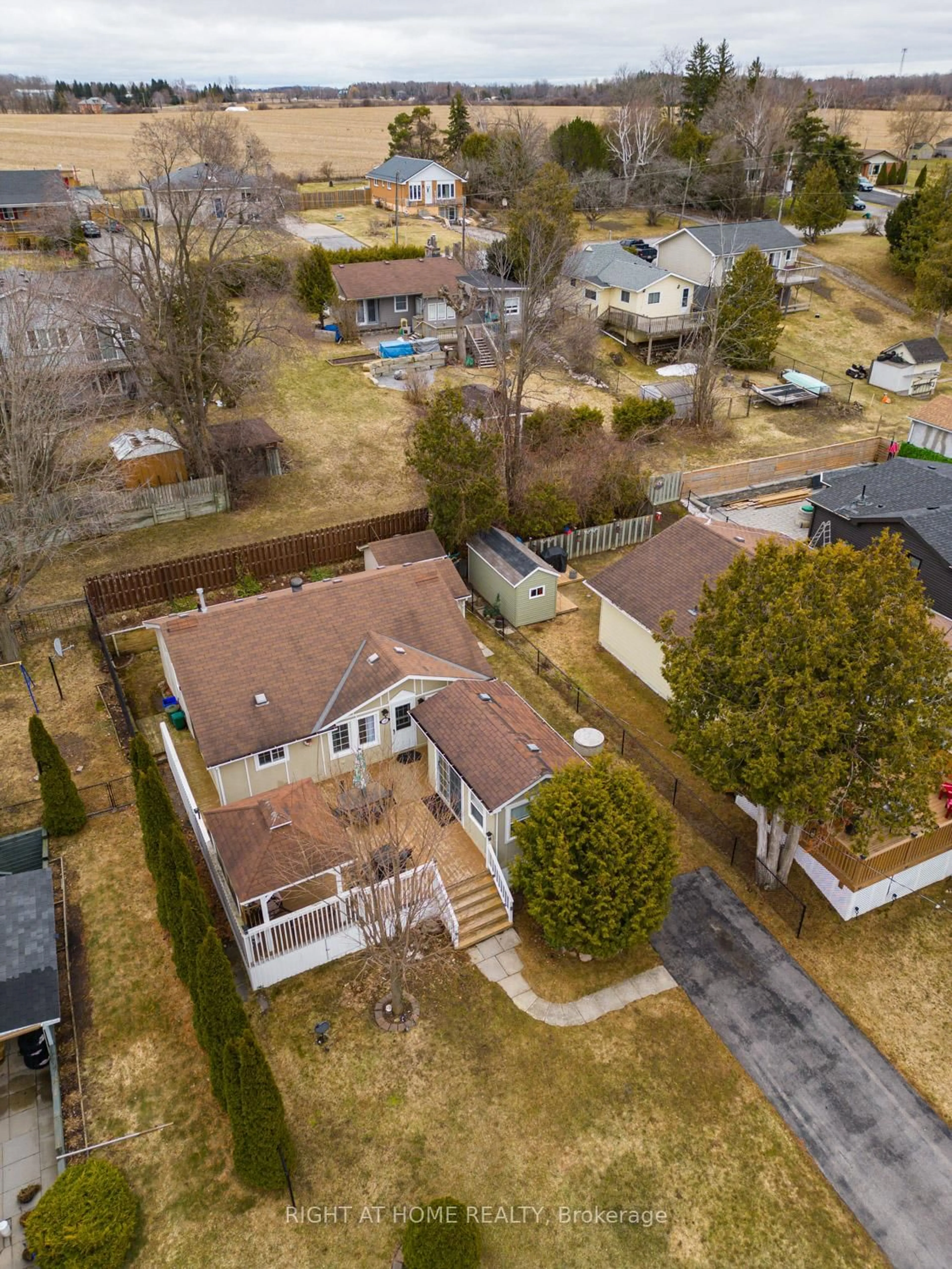 A pic from outside/outdoor area/front of a property/back of a property/a pic from drone, street for 120 Cedar Grove Dr, Scugog Ontario L0B 1E0