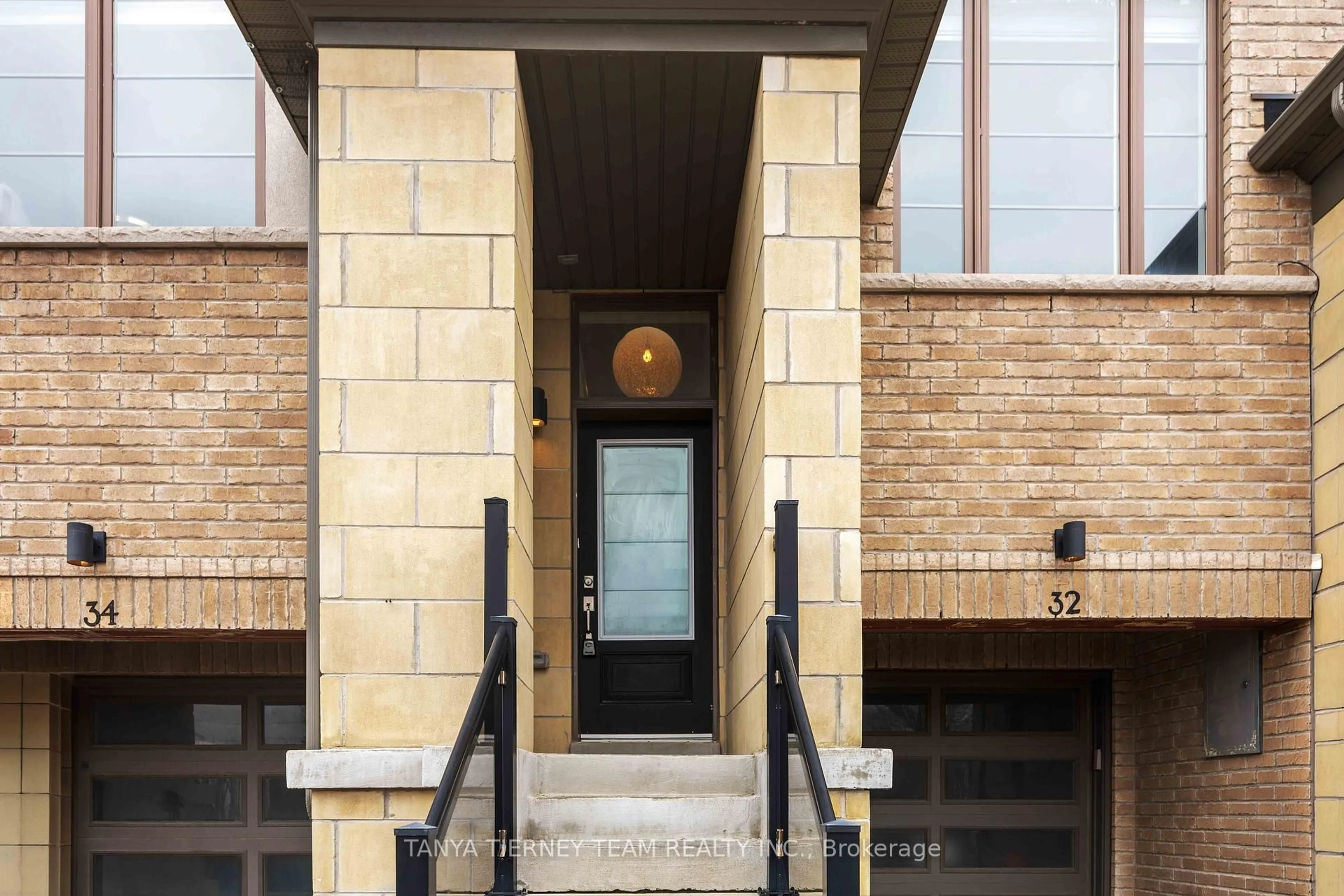 Indoor foyer for 34 Shawfield Way, Whitby Ontario L1R 0N8