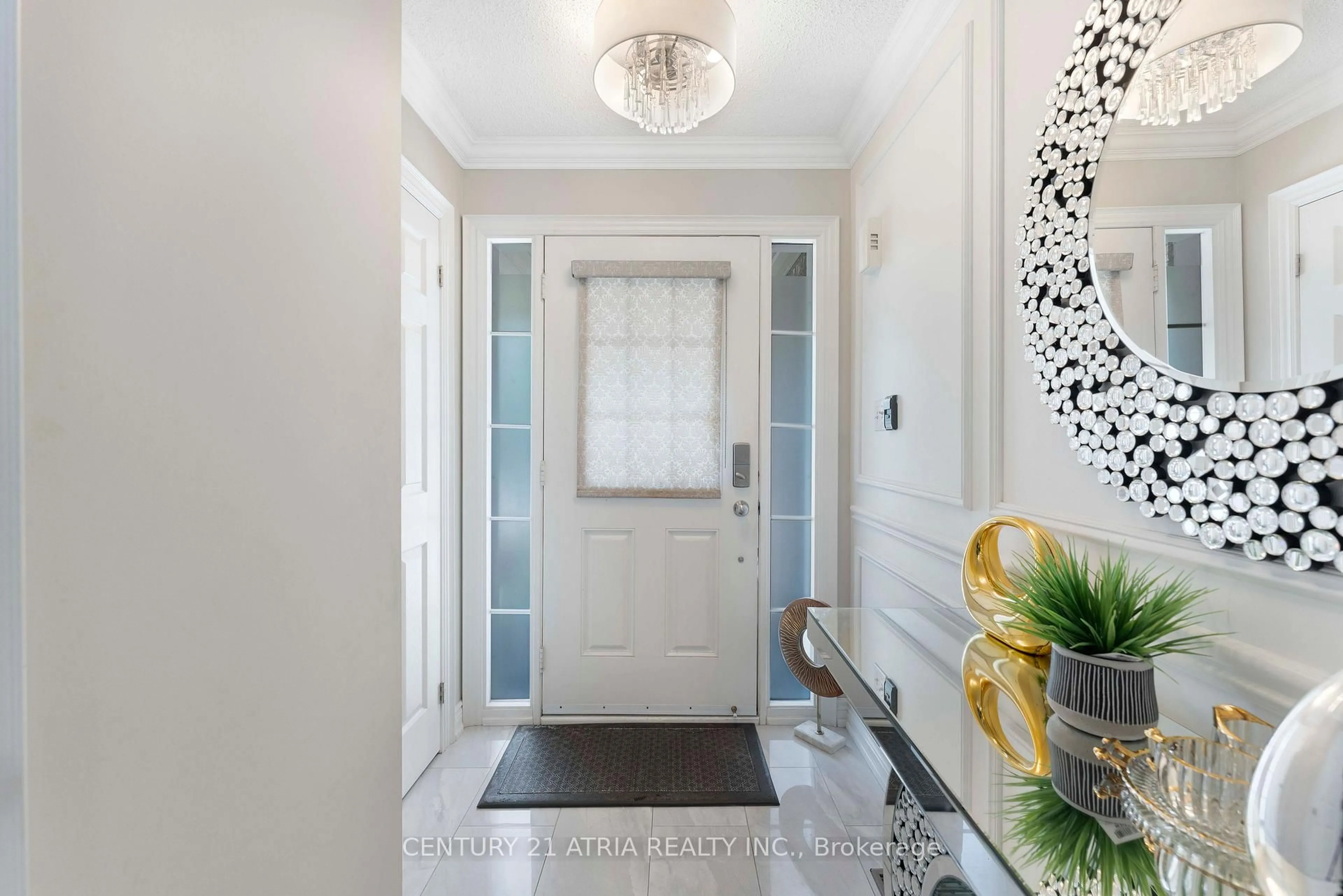 Indoor entryway for 460 Woodmount Dr #7, Oshawa Ontario L1K 0K3