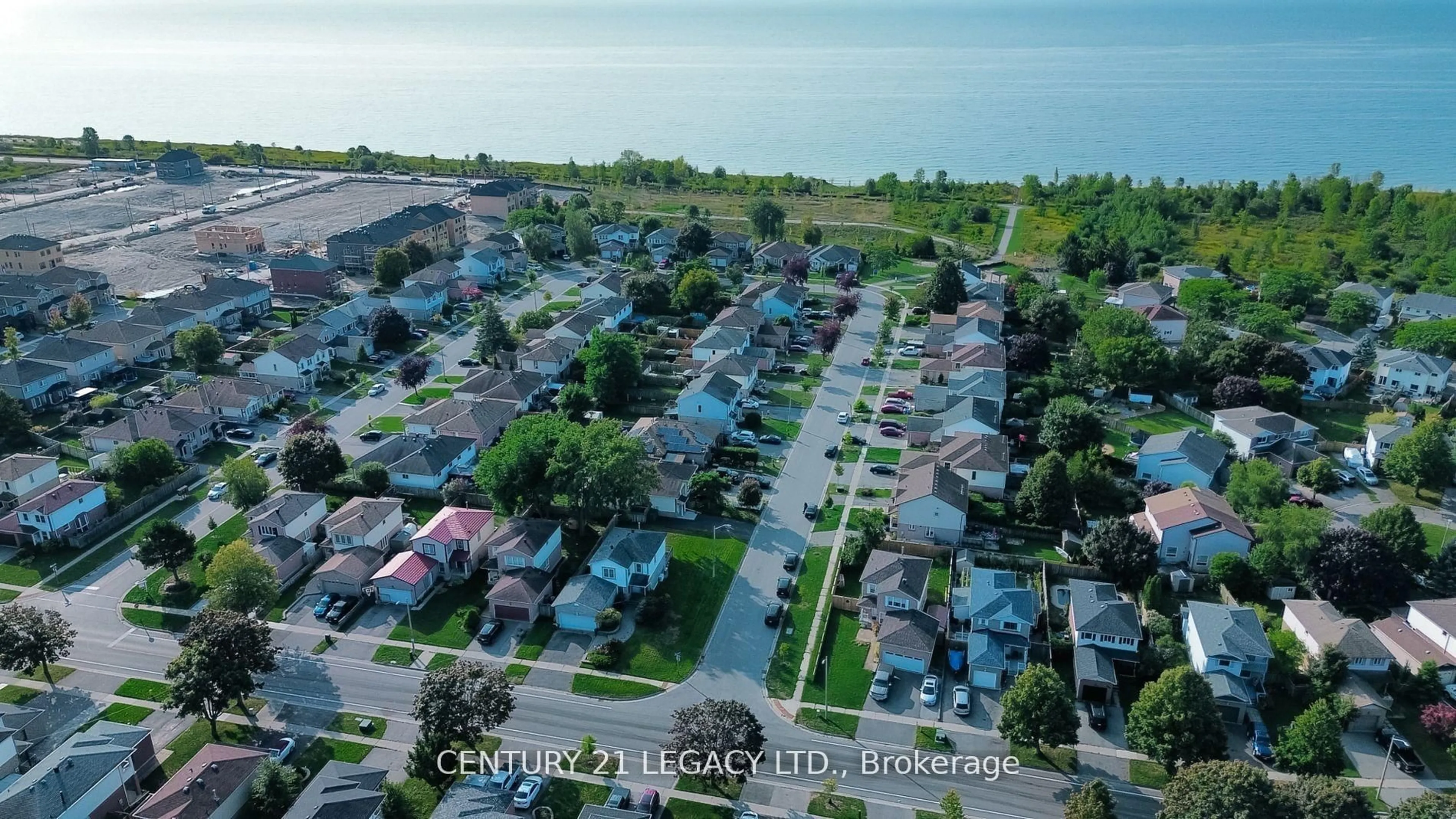 A pic from outside/outdoor area/front of a property/back of a property/a pic from drone, water/lake/river/ocean view for 1544 Connery Cres, Oshawa Ontario L1J 8G1