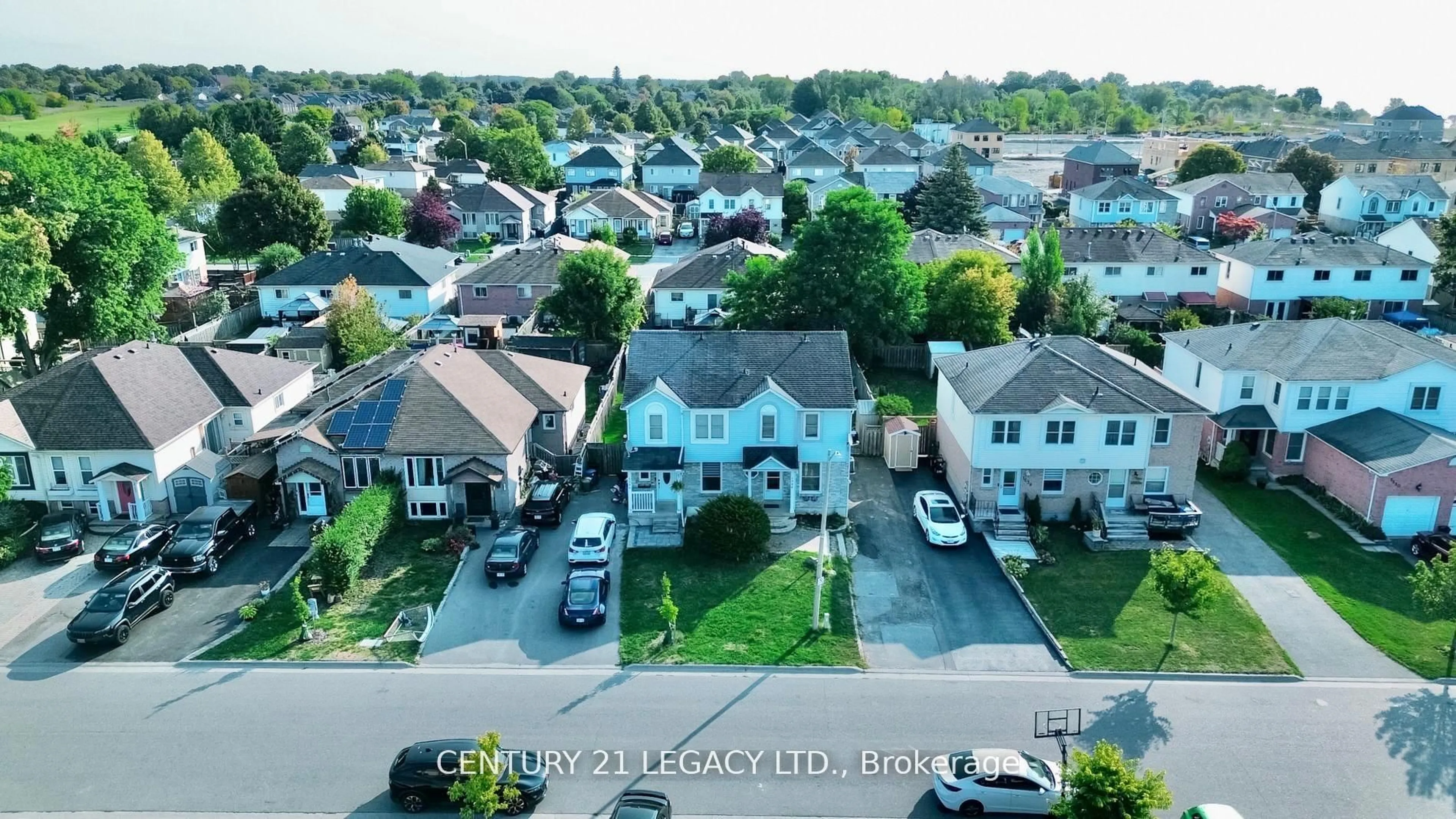 A pic from outside/outdoor area/front of a property/back of a property/a pic from drone, street for 1544 Connery Cres, Oshawa Ontario L1J 8G1