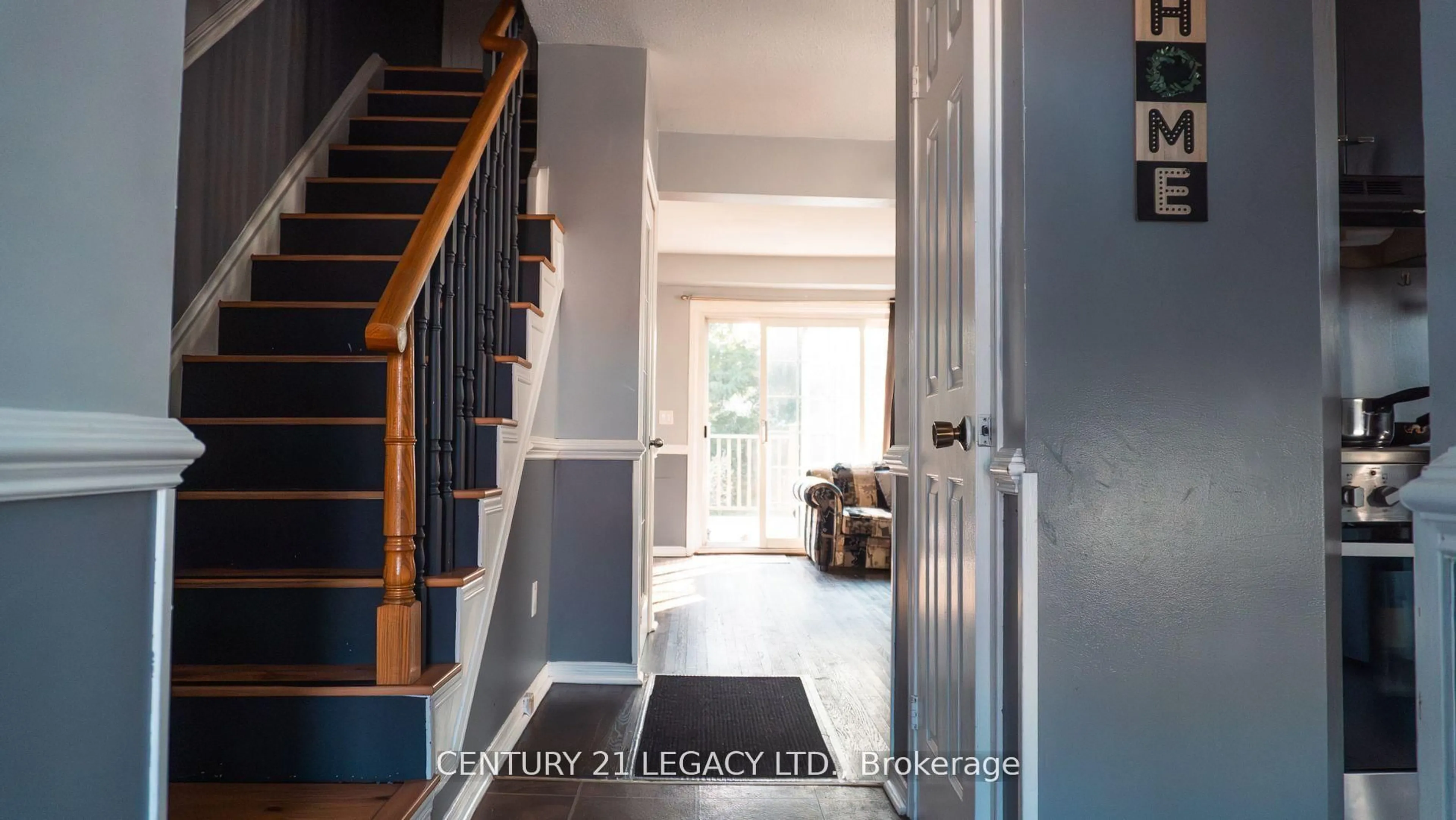 Indoor entryway for 1544 Connery Cres, Oshawa Ontario L1J 8G1