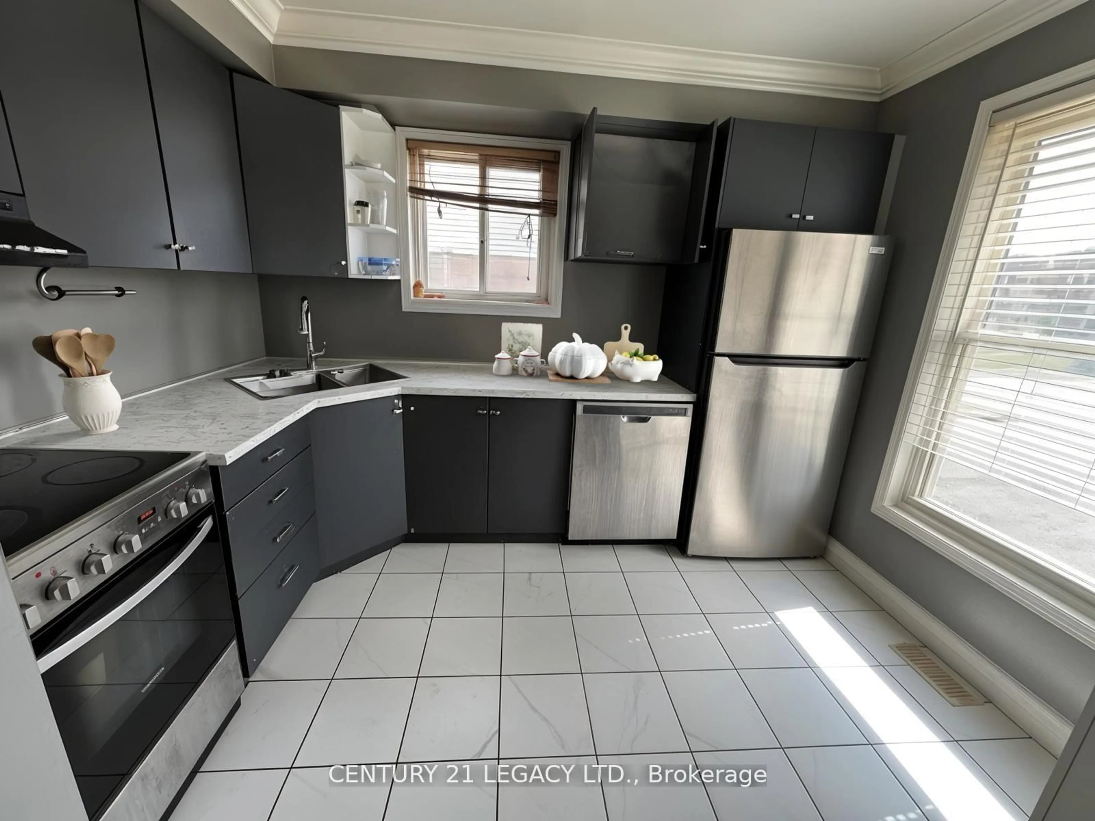 Standard kitchen, unknown for 1544 Connery Cres, Oshawa Ontario L1J 8G1