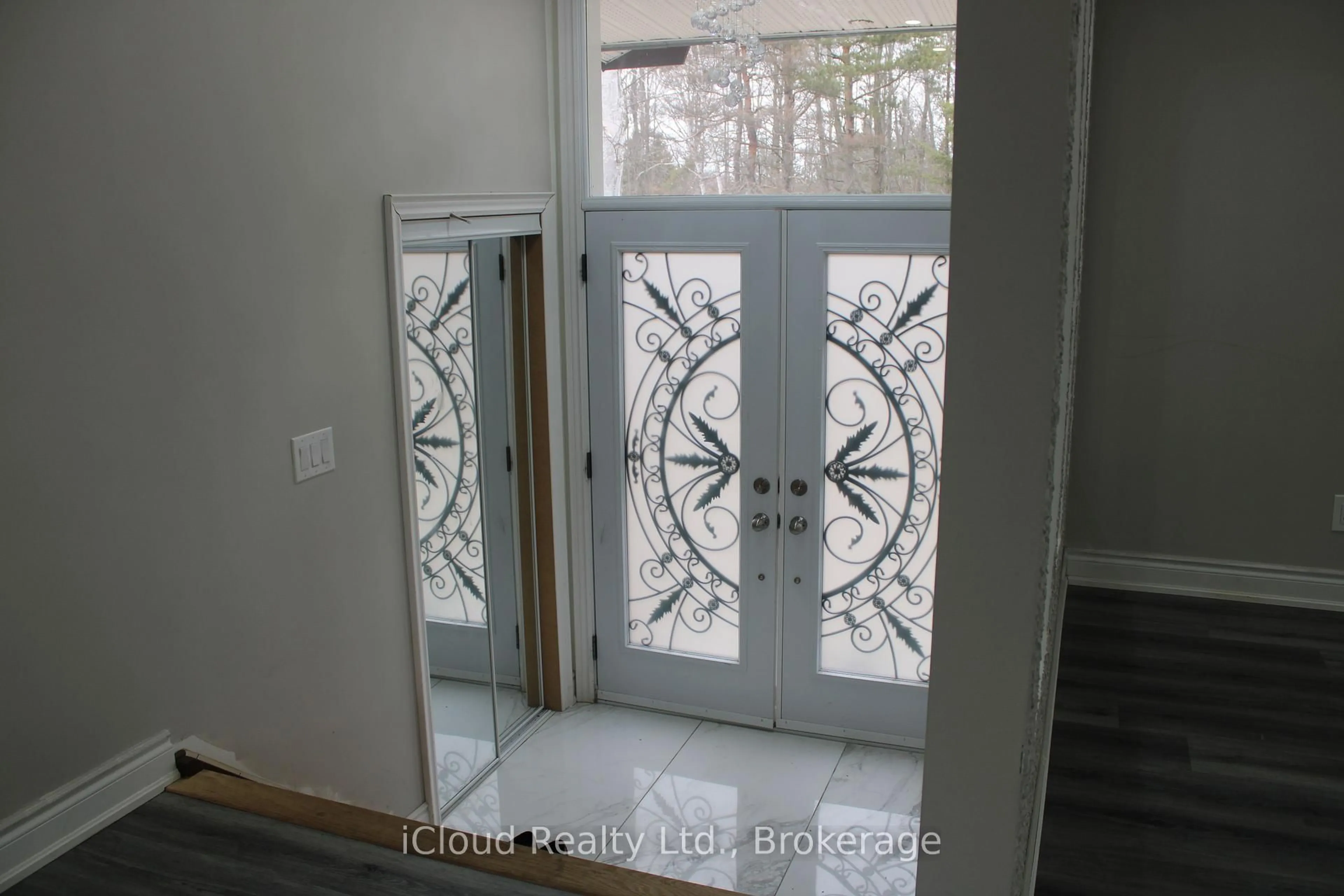 Indoor entryway for 4430 Liberty St, Clarington Ontario L1C 3E6