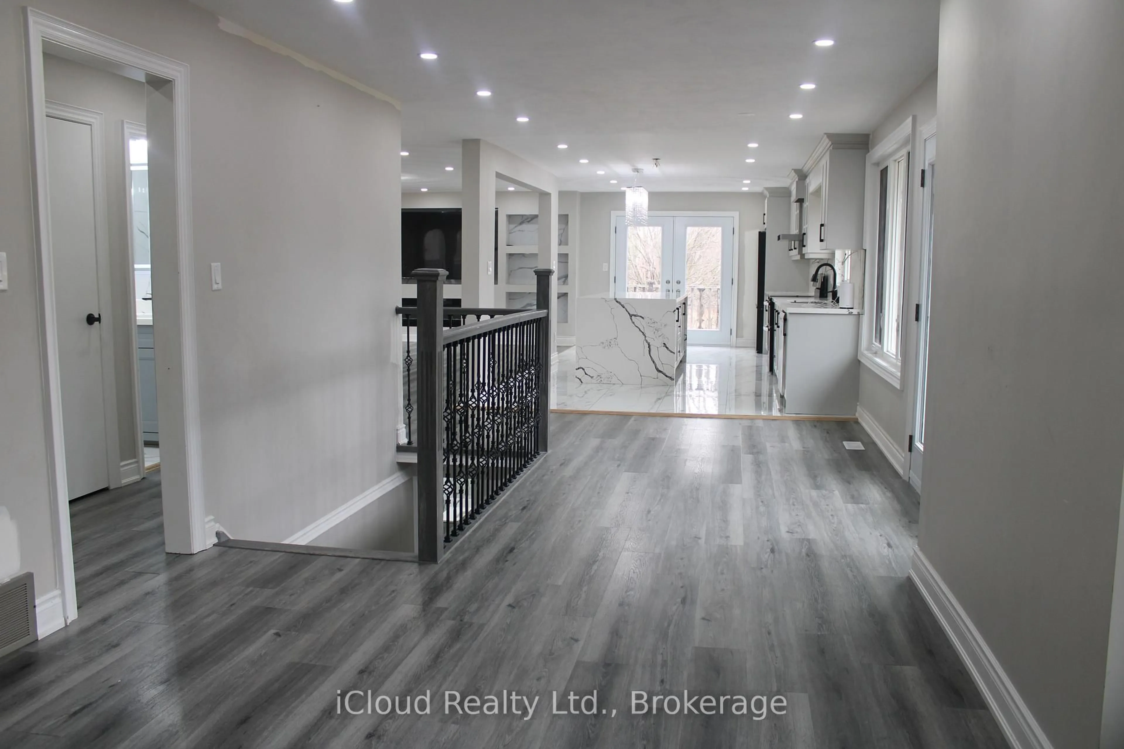 Indoor entryway for 4430 Liberty St, Clarington Ontario L1C 3E6