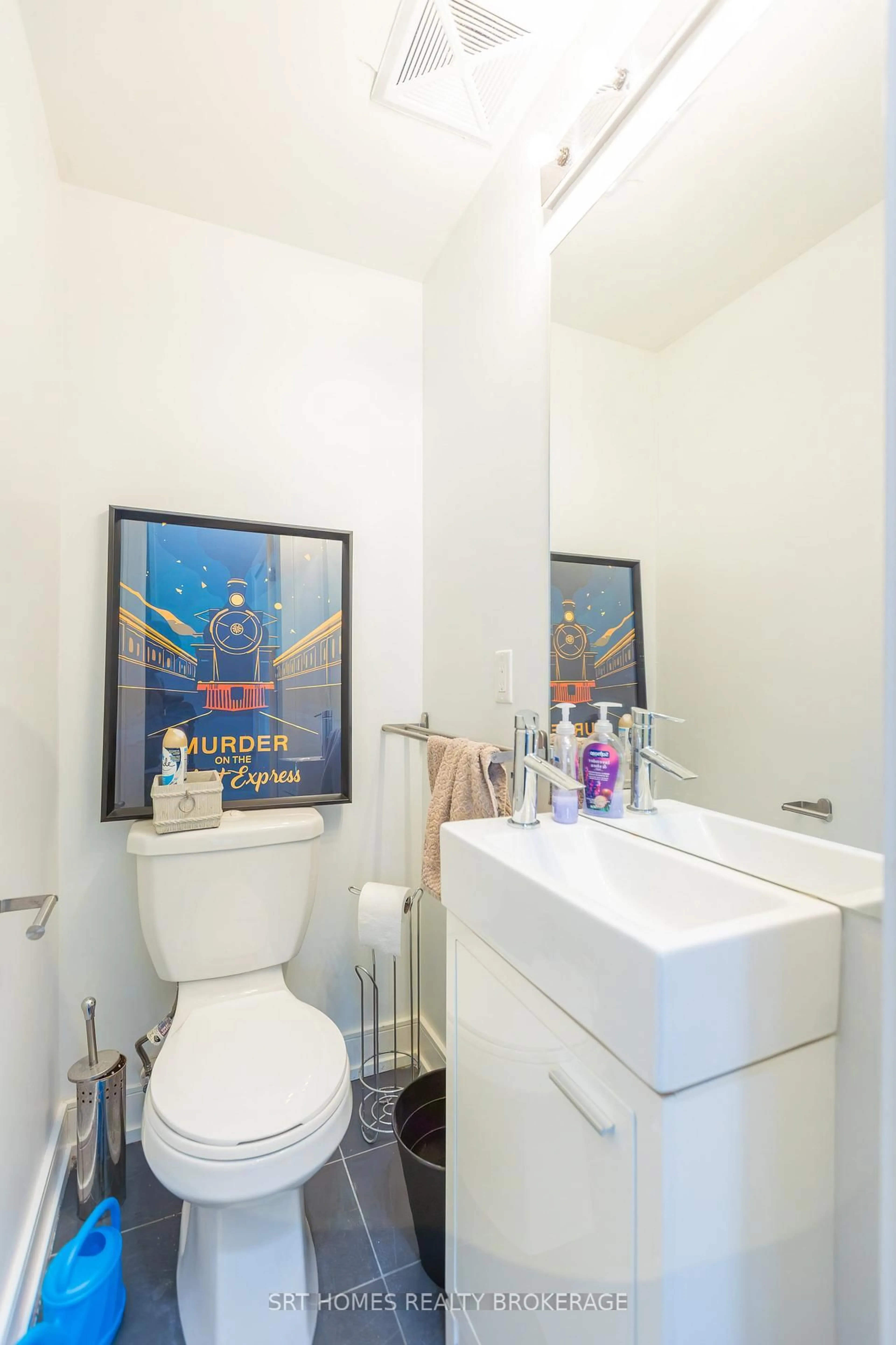 Standard bathroom, unknown for 1321 Gerrard St #3, Toronto Ontario M4L 1Y8
