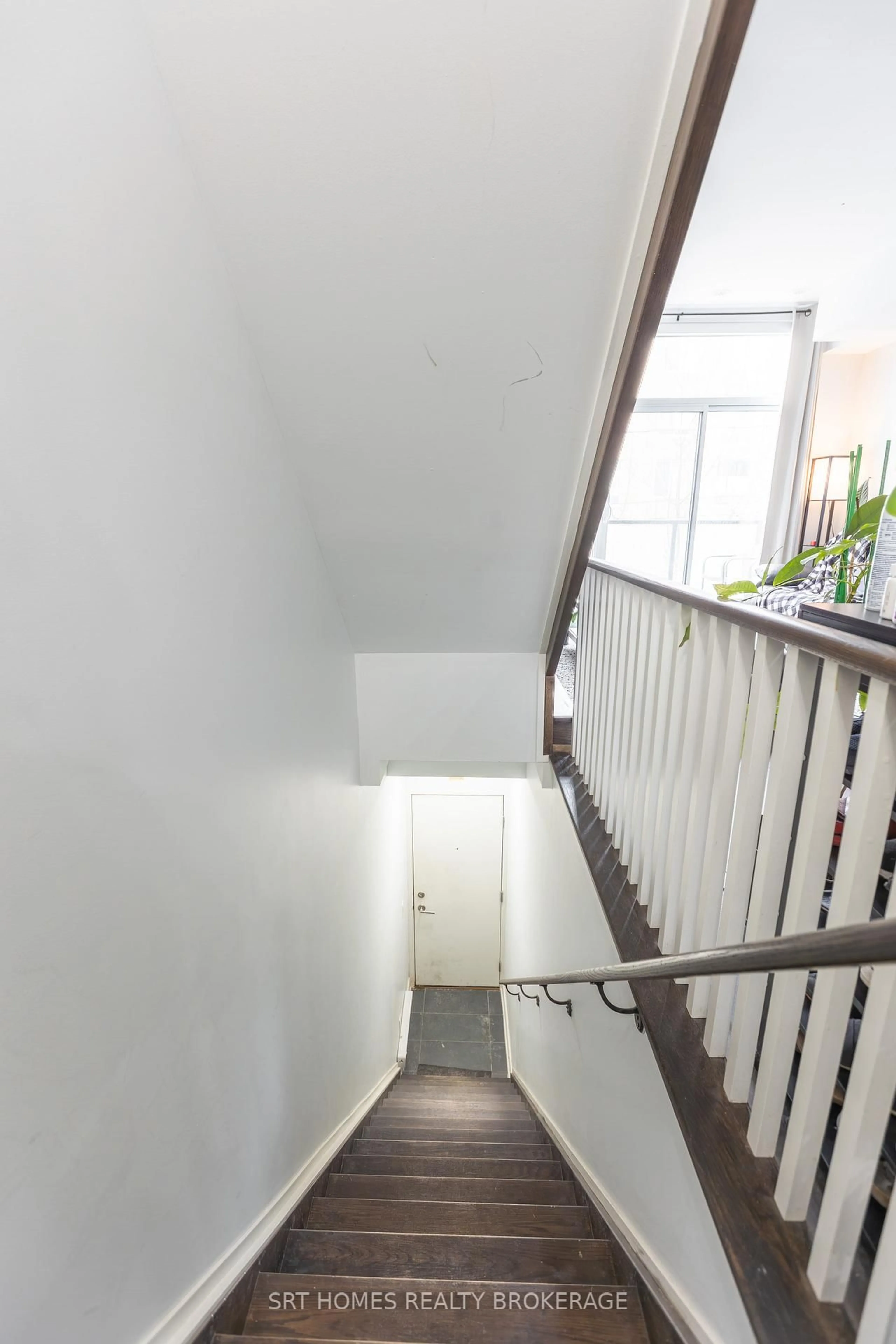 Stairs for 1321 Gerrard St #3, Toronto Ontario M4L 1Y8