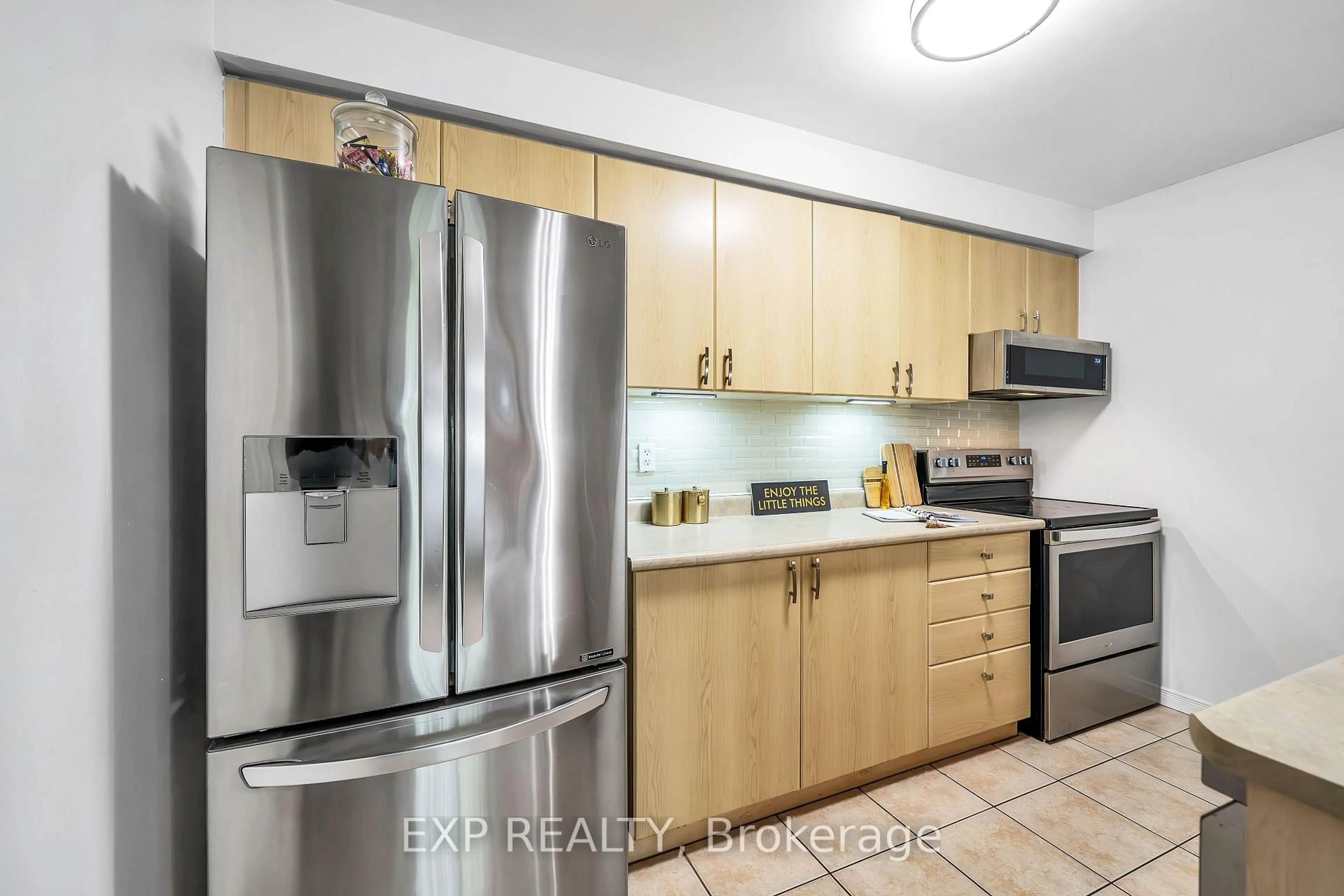 Standard kitchen, unknown for 83 Aspen Springs Dr #208, Clarington Ontario L1C 5J7