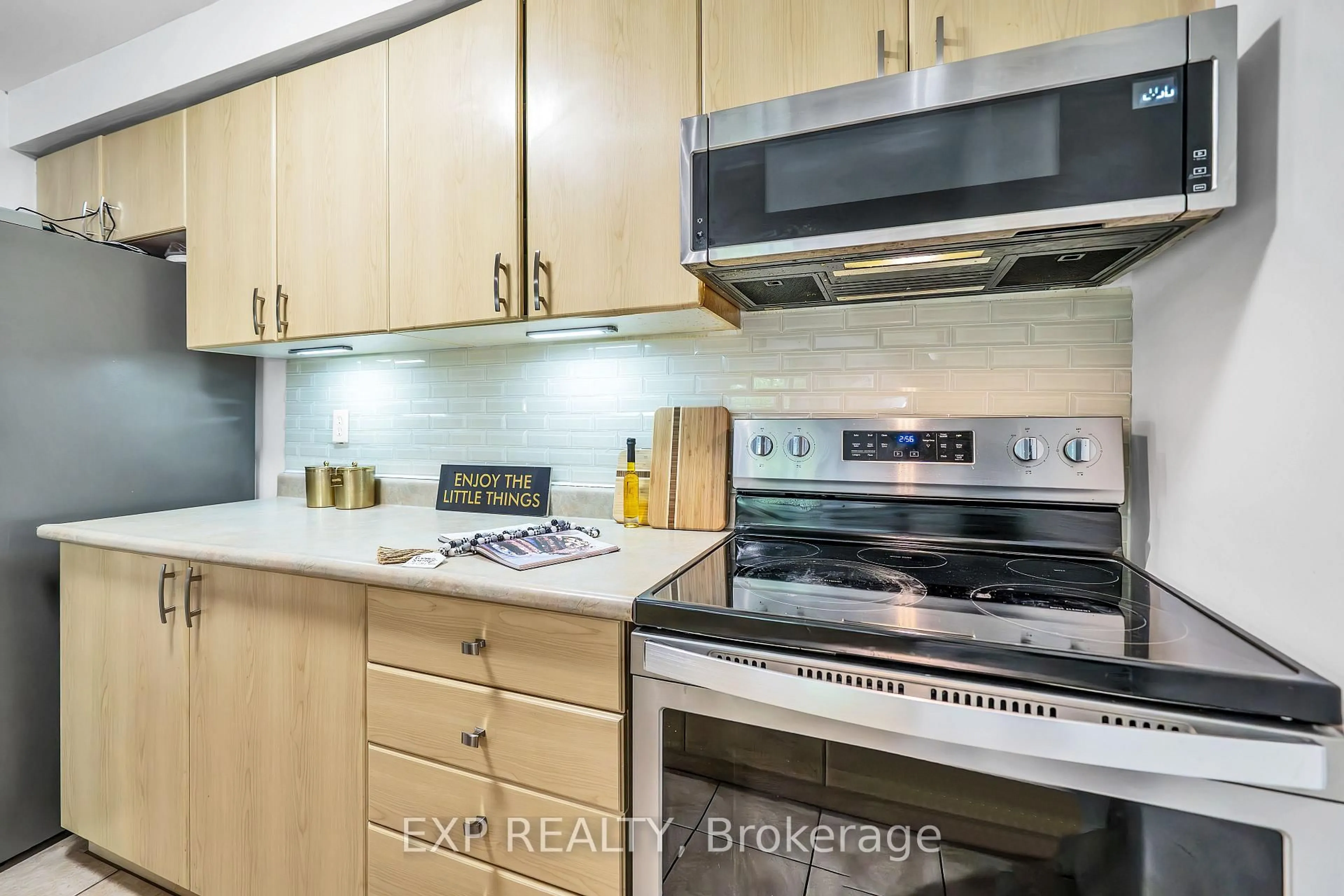 Standard kitchen, unknown for 83 Aspen Springs Dr #208, Clarington Ontario L1C 5J7