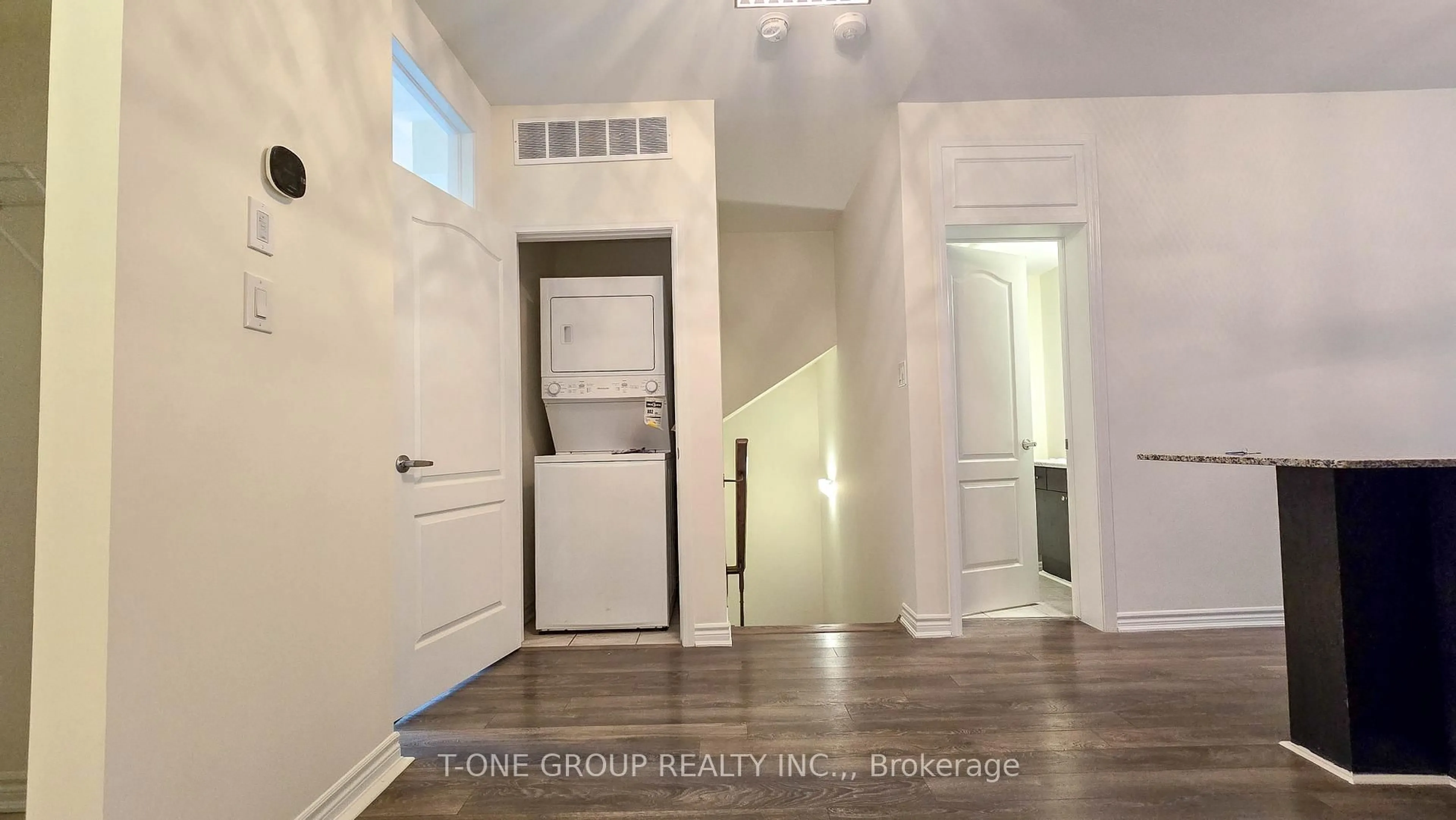 Indoor entryway for 1148 Dragonfly Ave #408, Pickering Ontario L1X 0H5