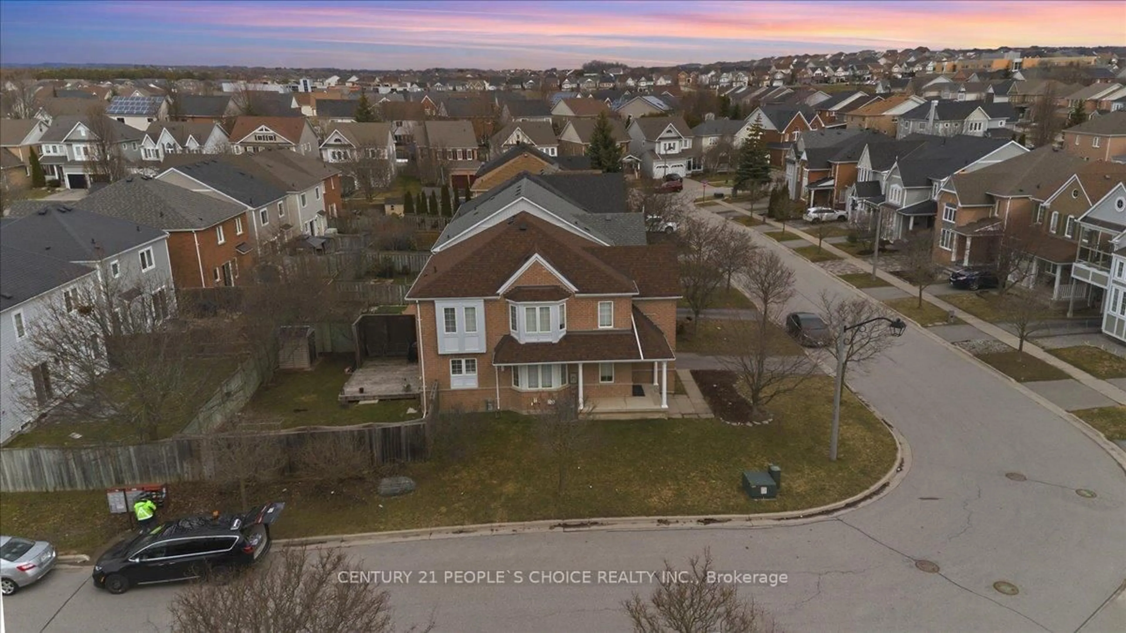 A pic from outside/outdoor area/front of a property/back of a property/a pic from drone, street for 1456 Lyncroft Cres, Oshawa Ontario L1K 2P4