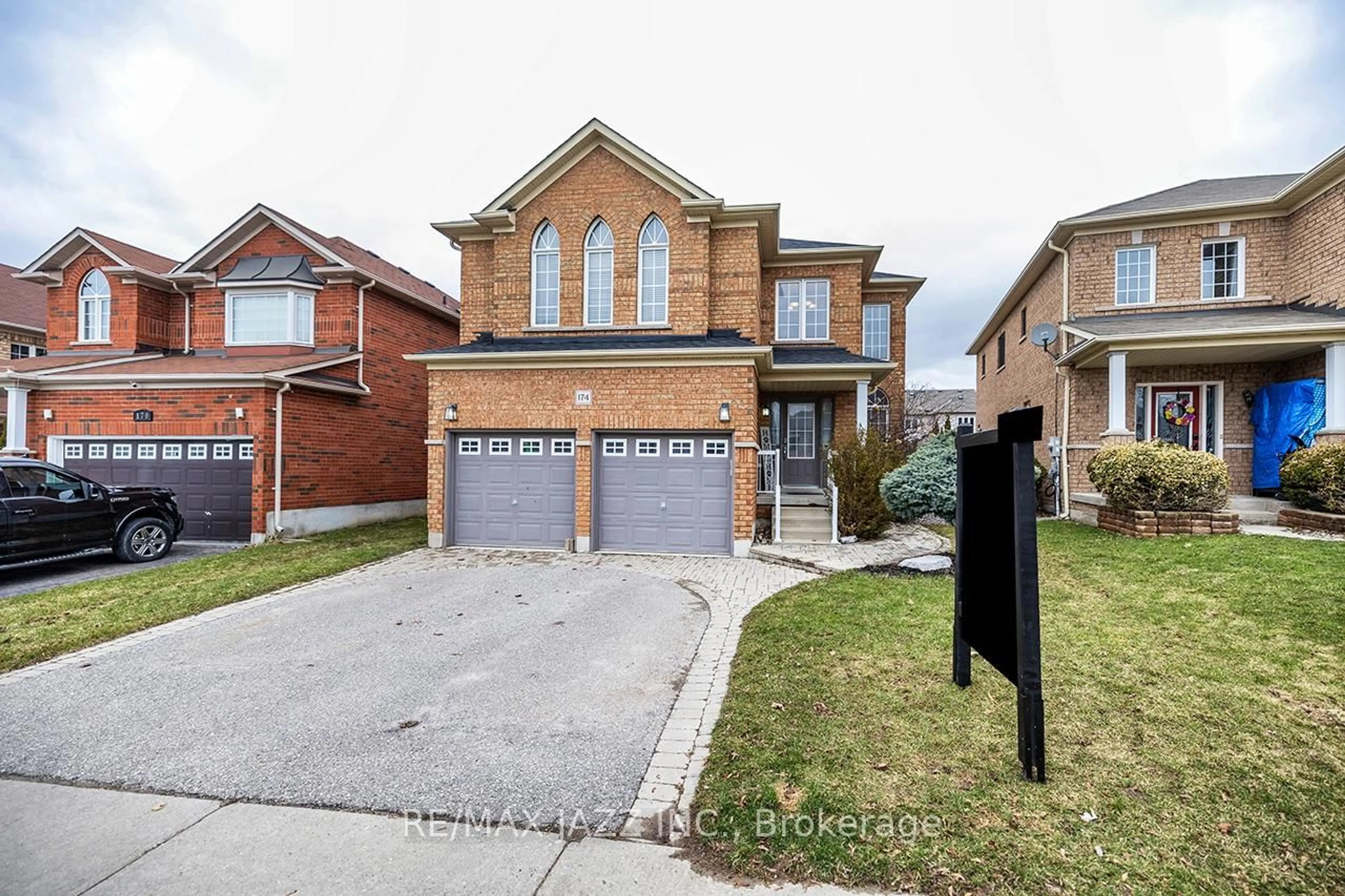 Home with brick exterior material, street for 174 Southfield Ave, Clarington Ontario L1E 3K1