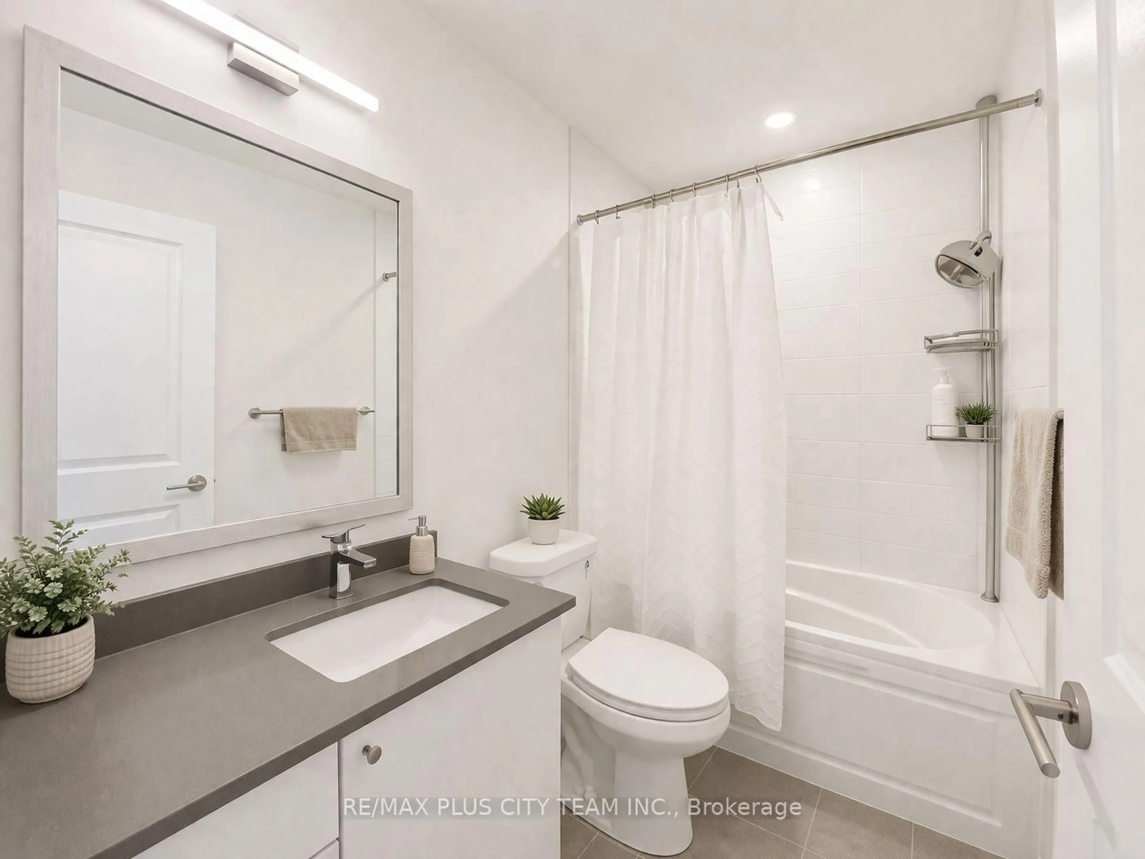 Standard bathroom, ceramic/tile floor for 3270 Sheppard Ave #1530, Toronto Ontario M1T 0B3