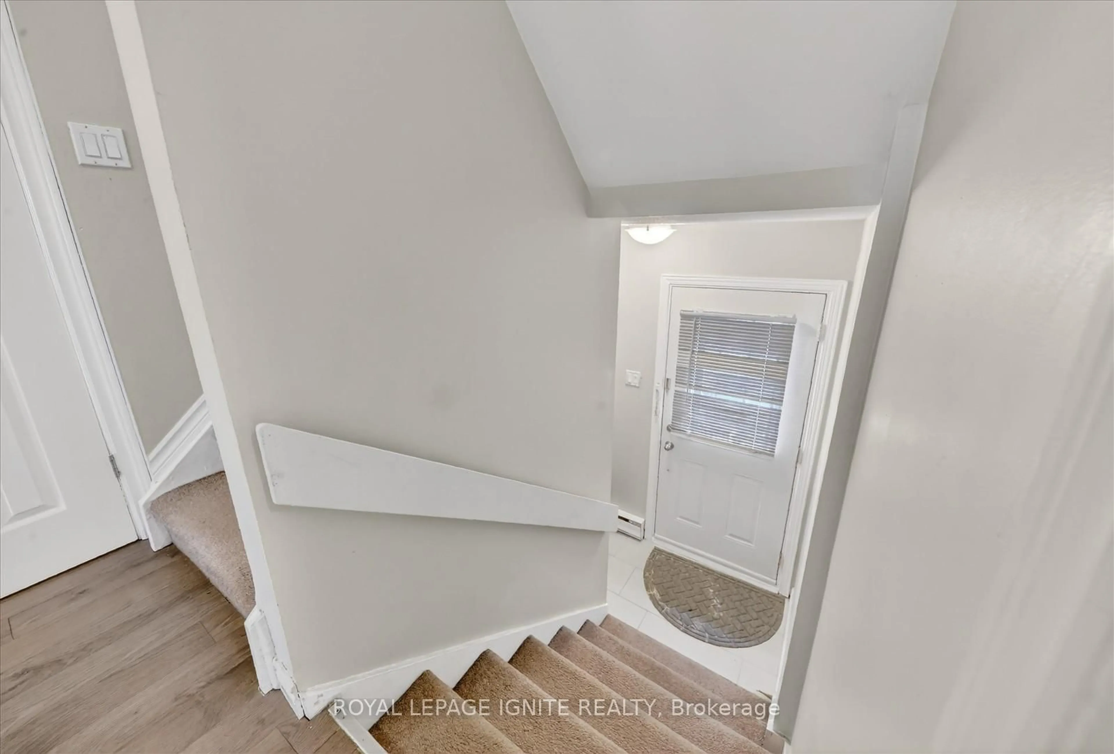 Stairs for 1360 Glenanna Rd #13A, Pickering Ontario L1V 2T5
