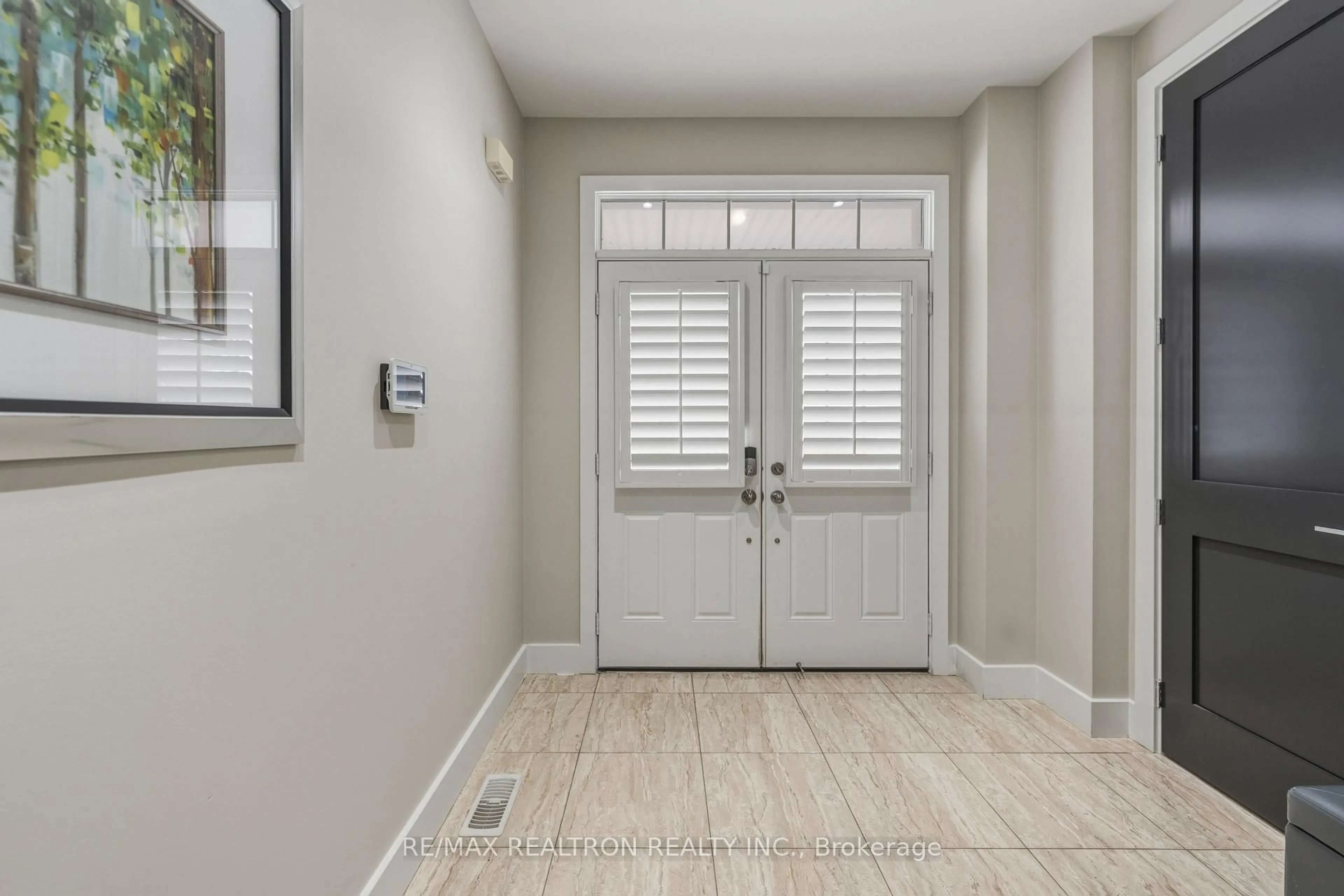 Indoor entryway for 1747 Goldsmith Dr, Oshawa Ontario L1K 0R3